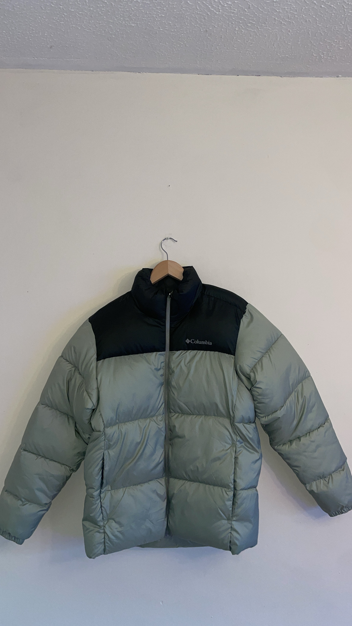 Columbia puffer jacket in green and black