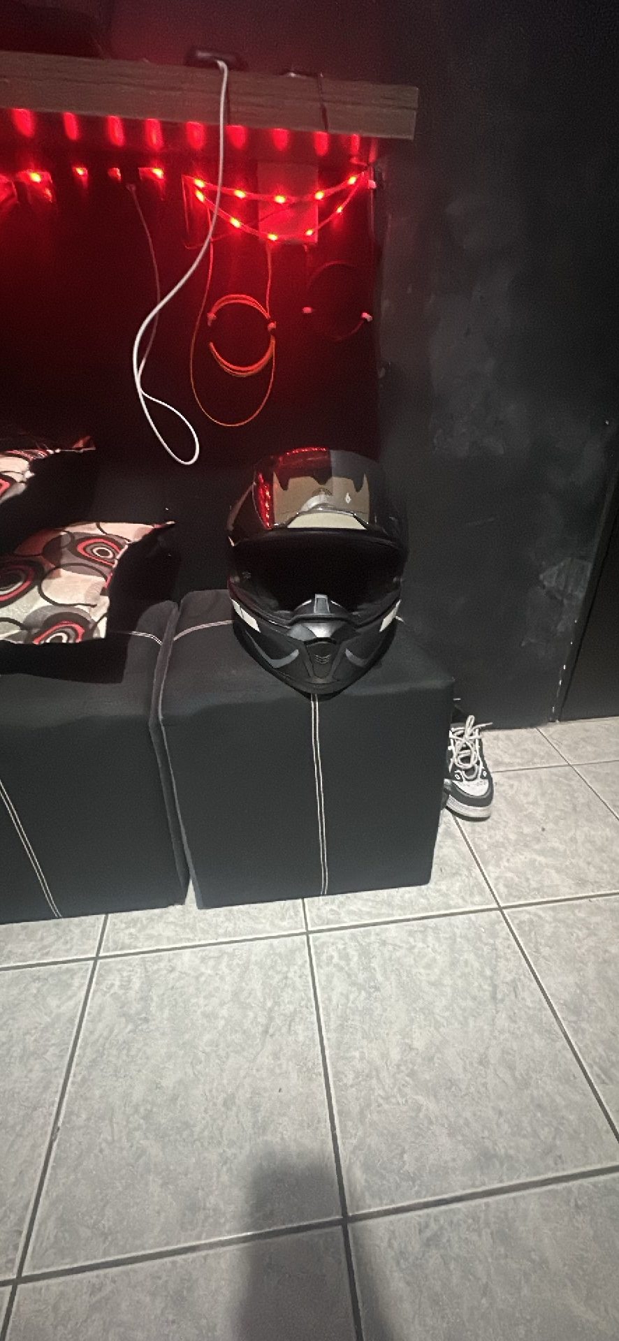 Motorcycle Helmet - Sleek Black Design