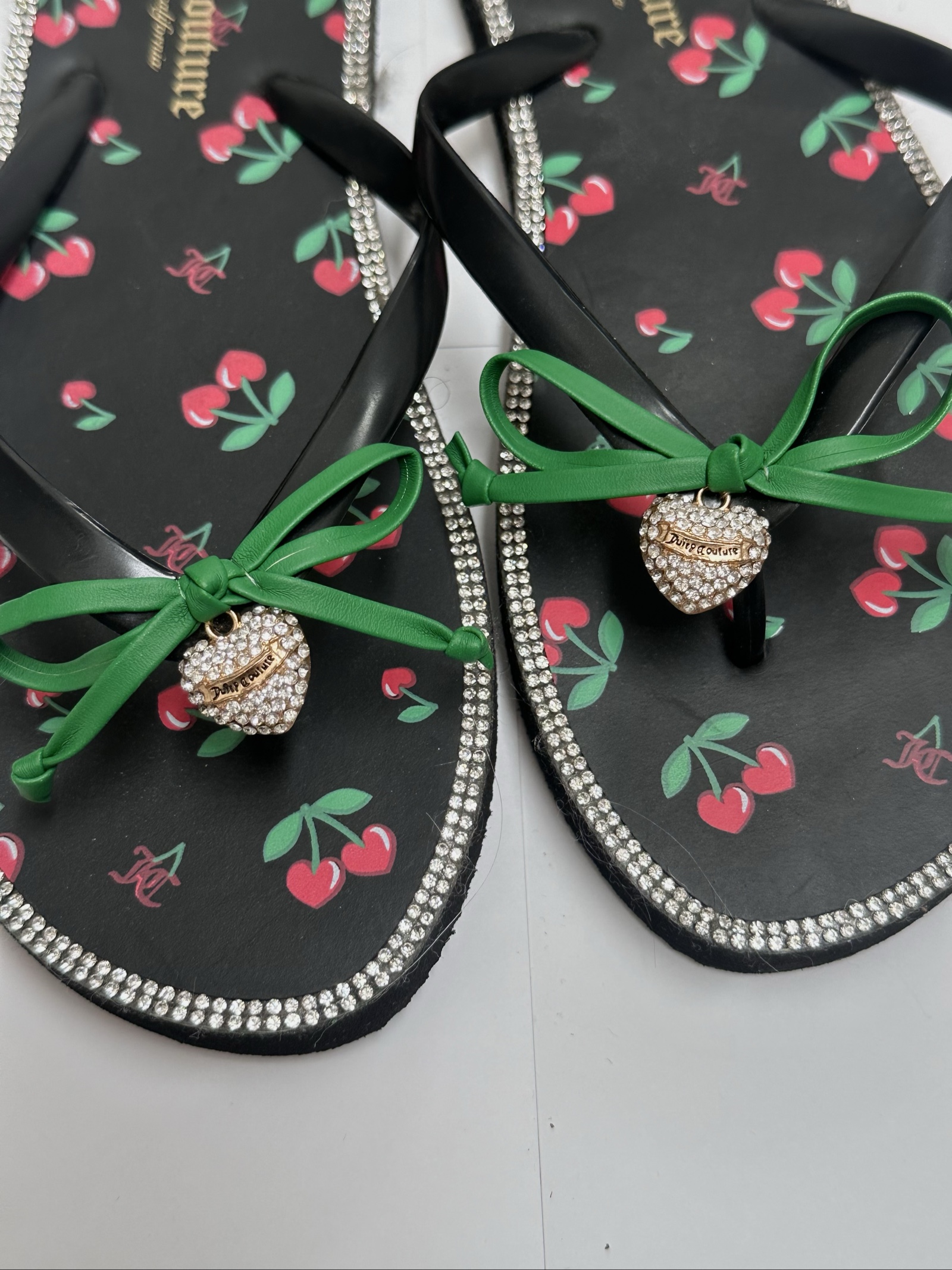 Juicy Couture Women's Flip Flops Size 6 Black Cherry Print Rhinestone