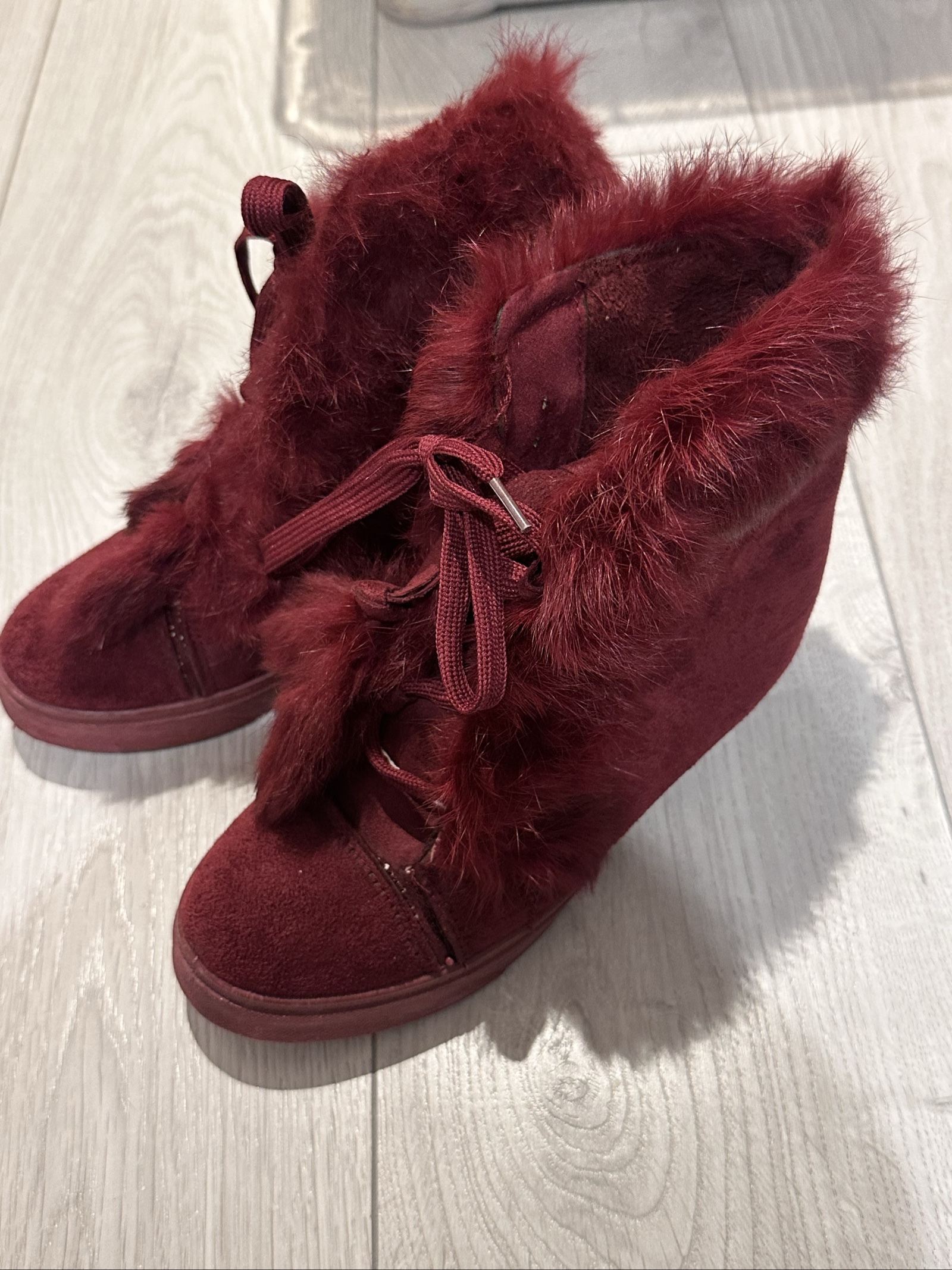 Red Faux Fur Lace-Up Wedge Boots Size 6
