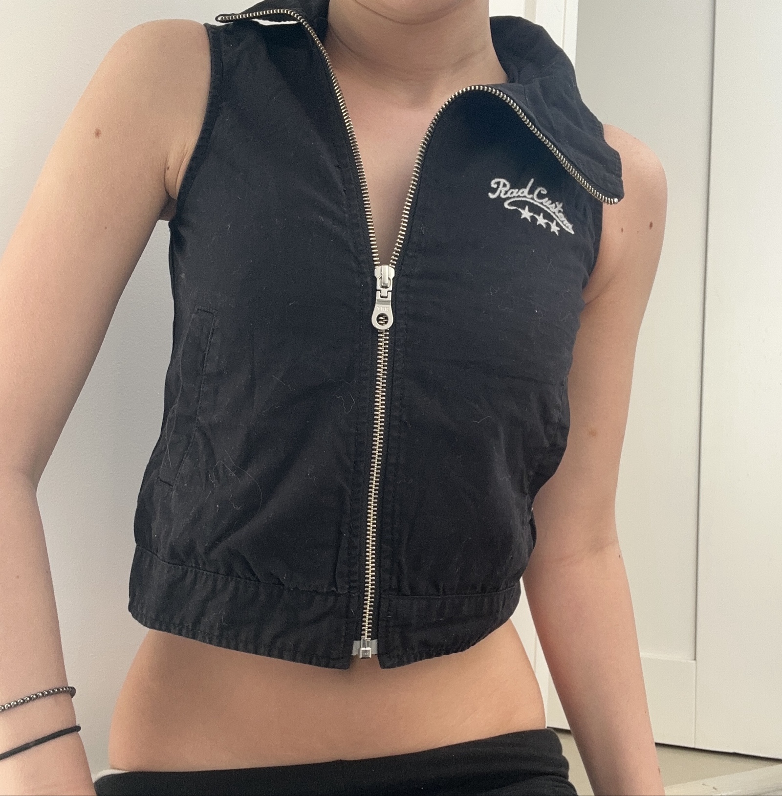Black Sleeveless Zip Up Crop Top Guitar Embroidery