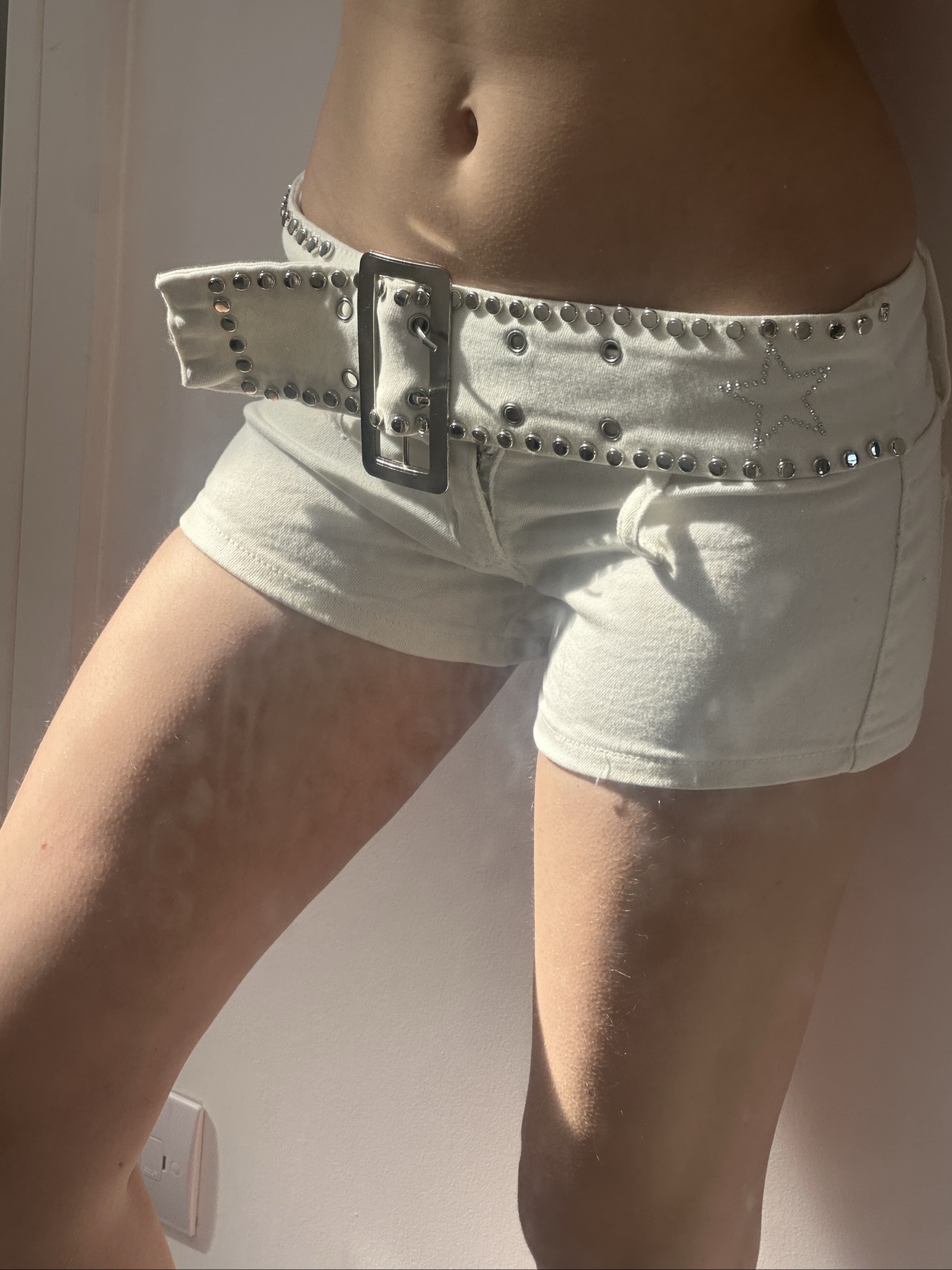 Vintage White Denim Hotpants Shorts with Studded Star Belt UK s image 2