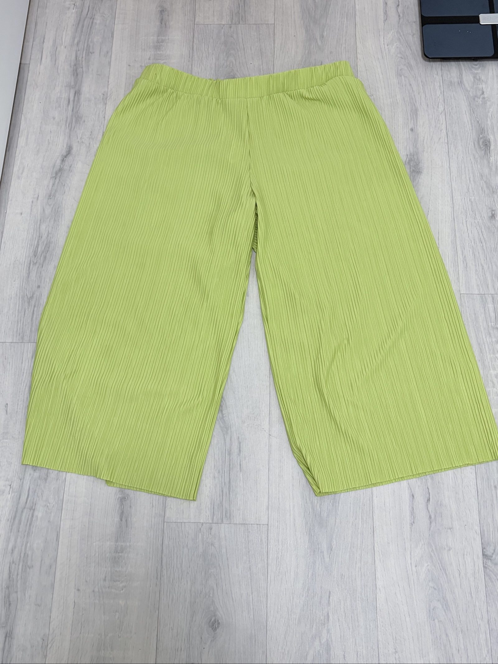 Papaya Green Pleated Wide Leg Culottes Pants 14