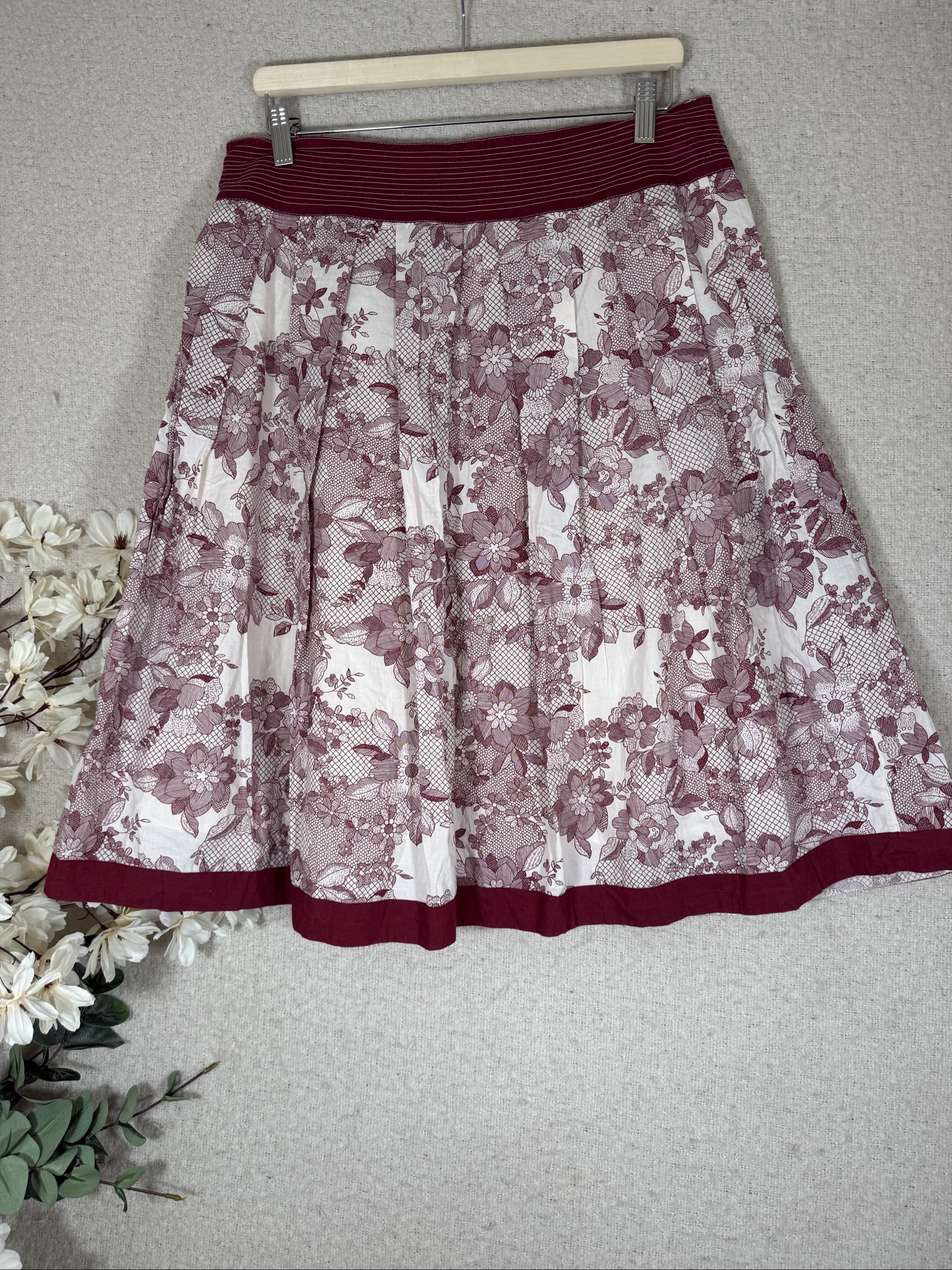 TU Women's Skirt Size 12 Burgundy White Floral Cotton