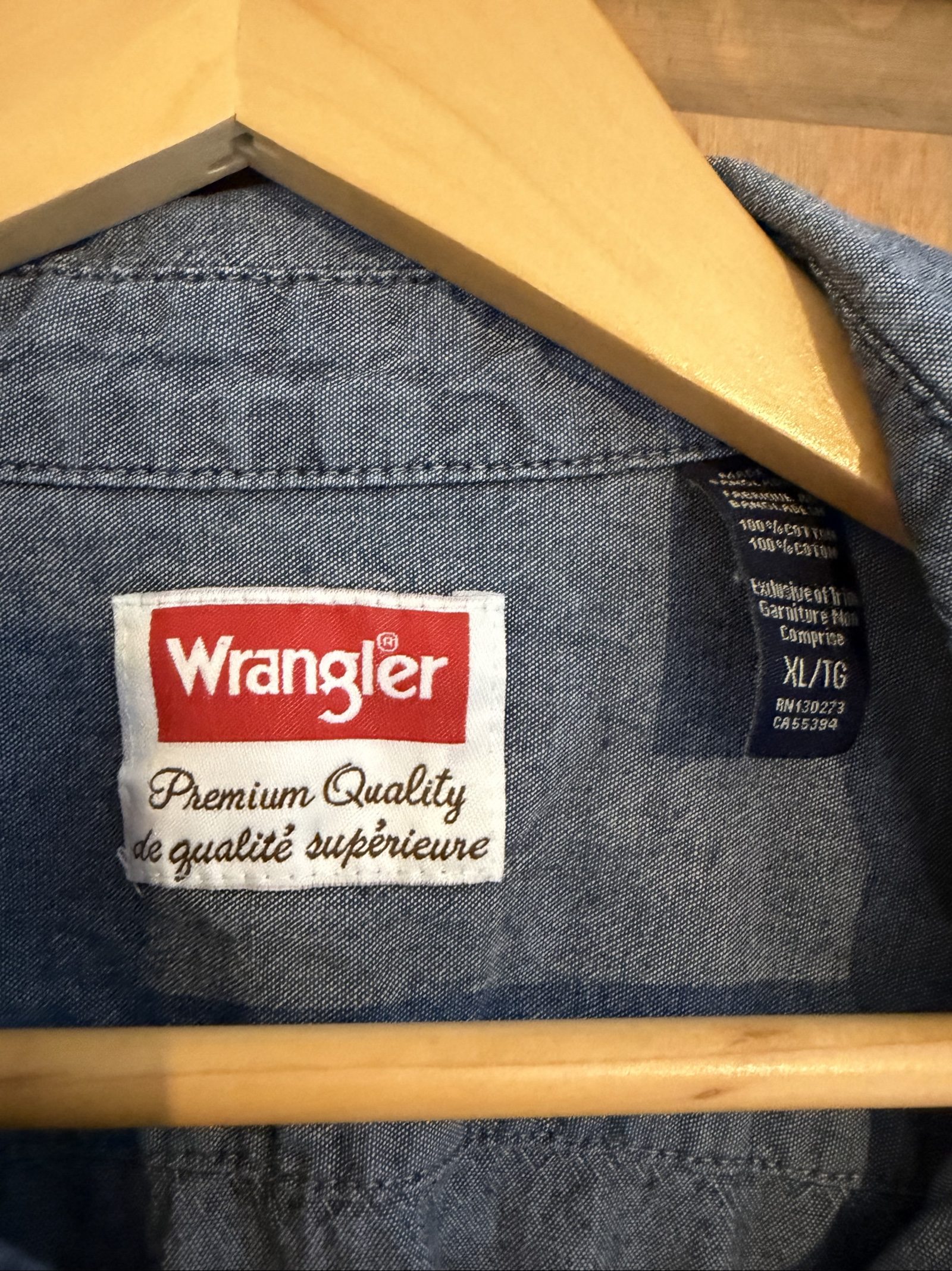 Wrangler Men's XL Short Sleeve Denim looking Shirt Blue image 3