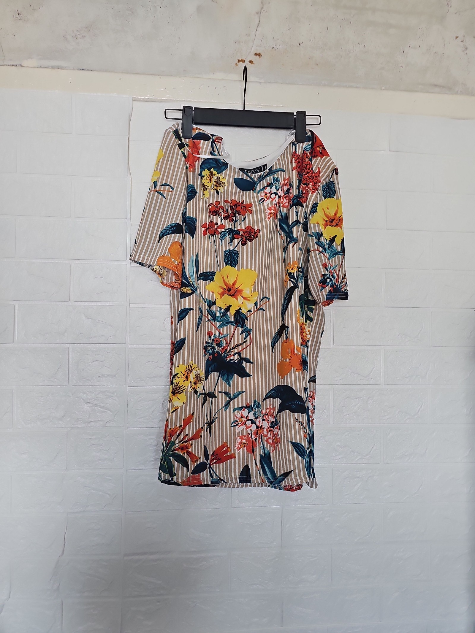 Emmy Floral Print Top Size M Beige Striped