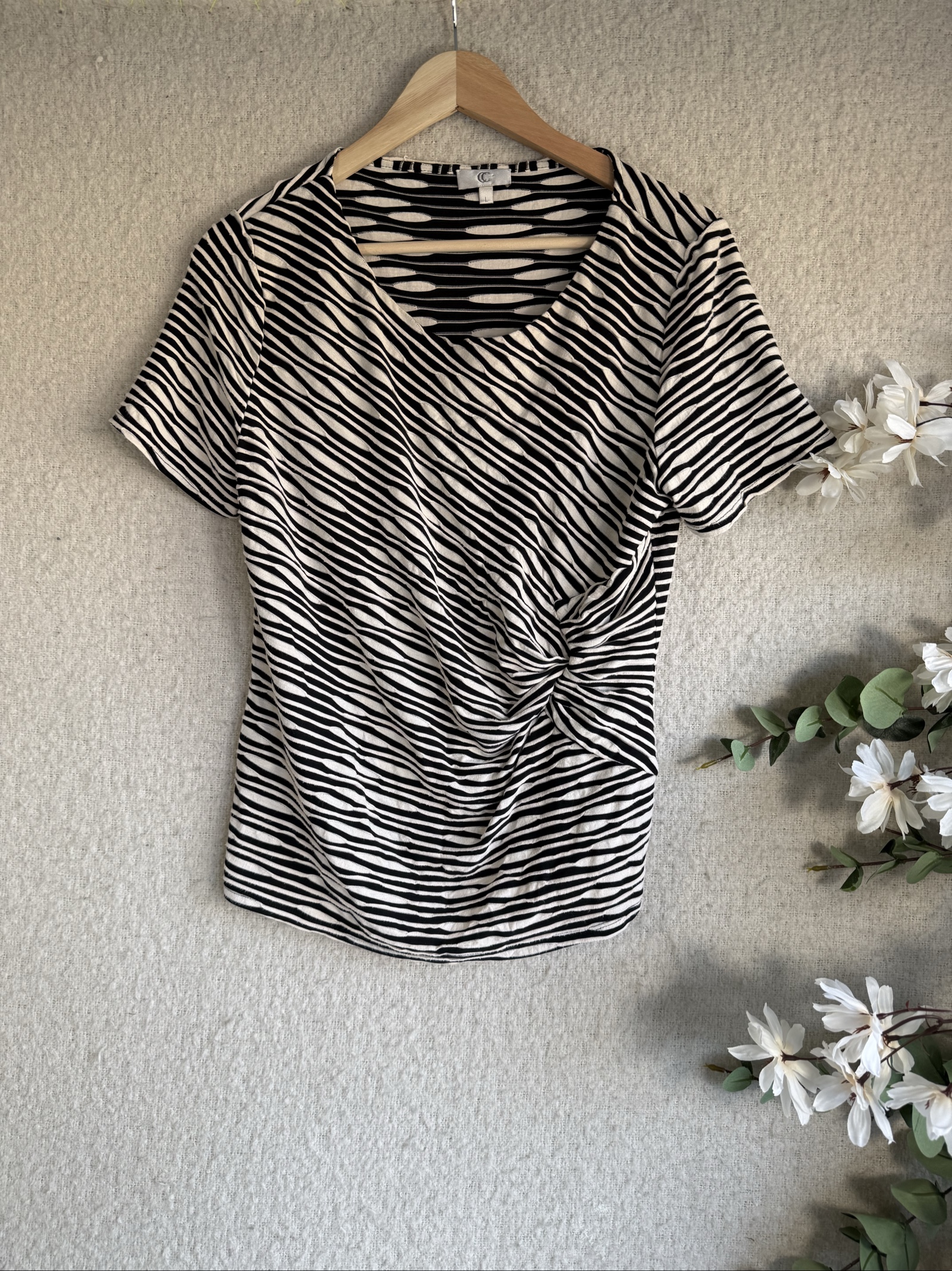 CC Black & White Striped Knot Front Top Size L Stylish Summer Casual Tee