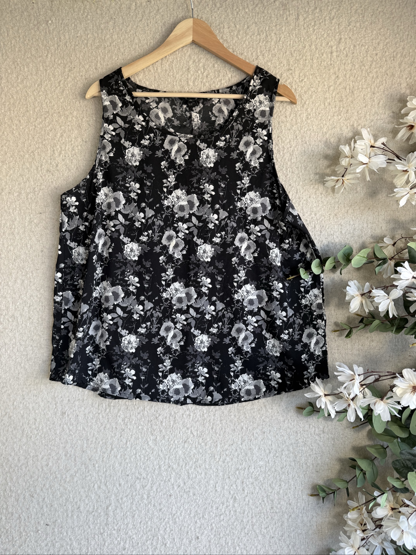 Pep & Co Black & Grey Floral Sleeveless Top Size 20 Plus Size Summer Casual