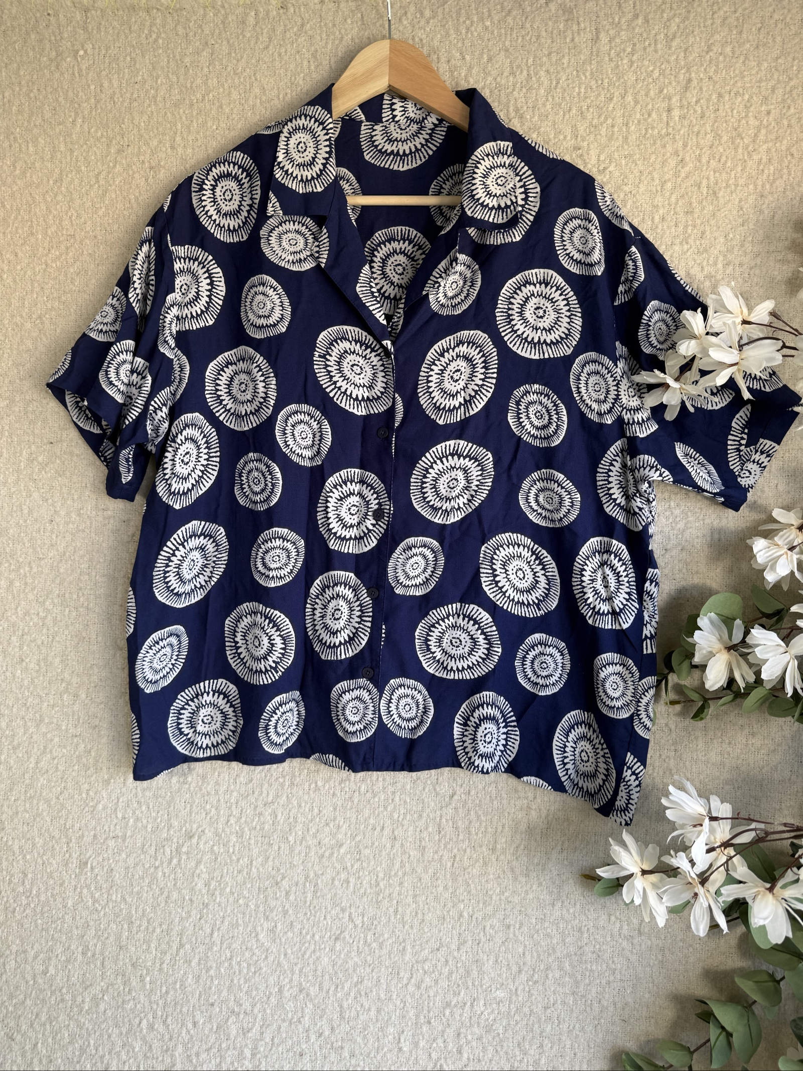 Vintage Size 12 Navy & White Patterned Short Sleeve Blouse Relaxed Fit Size M