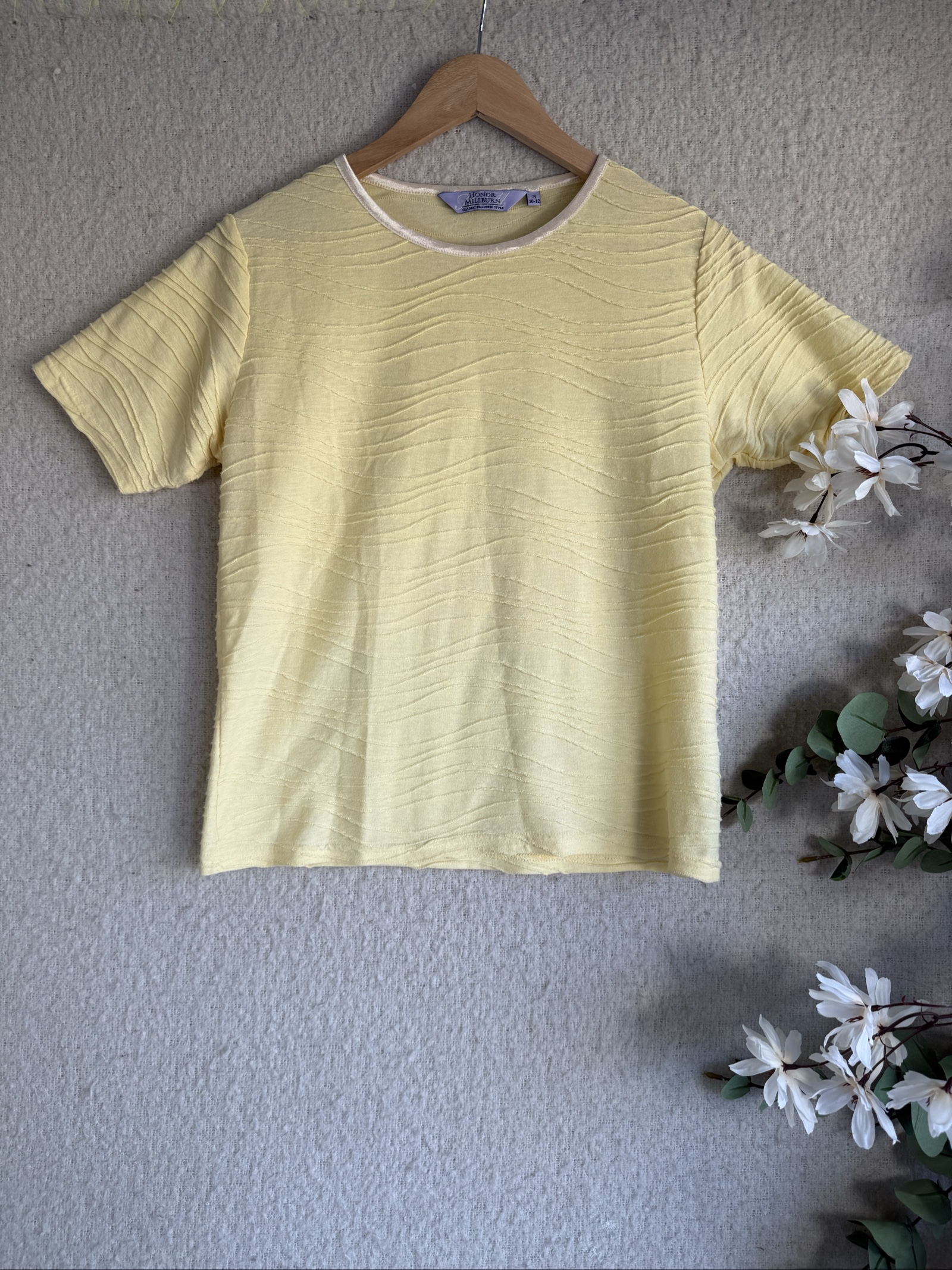 Honor Millburn Yellow Textured Short Sleeve Top Size S 10-12 Classic Style