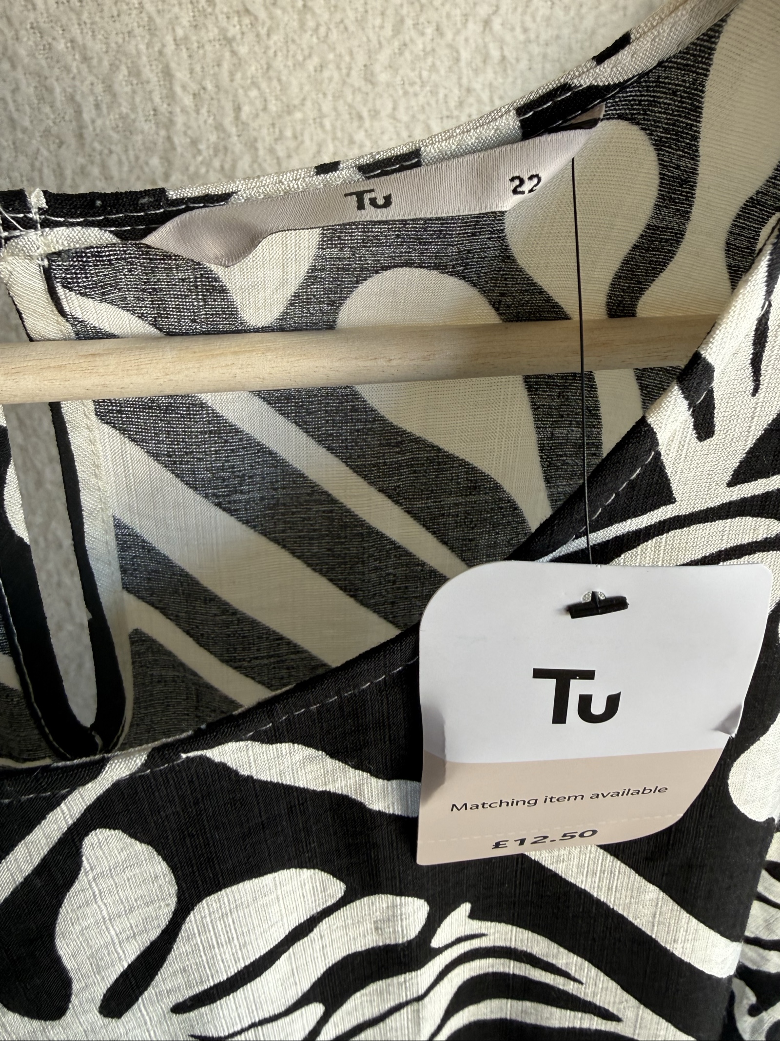 Tu Black & White Floral Sleeveless Top Size 22 Comfortable Summer Casual Blouse image 4