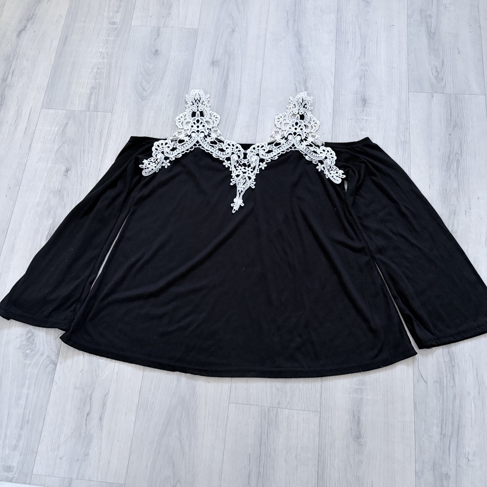 Lucky Black & White Lace Cold Shoulder Top L