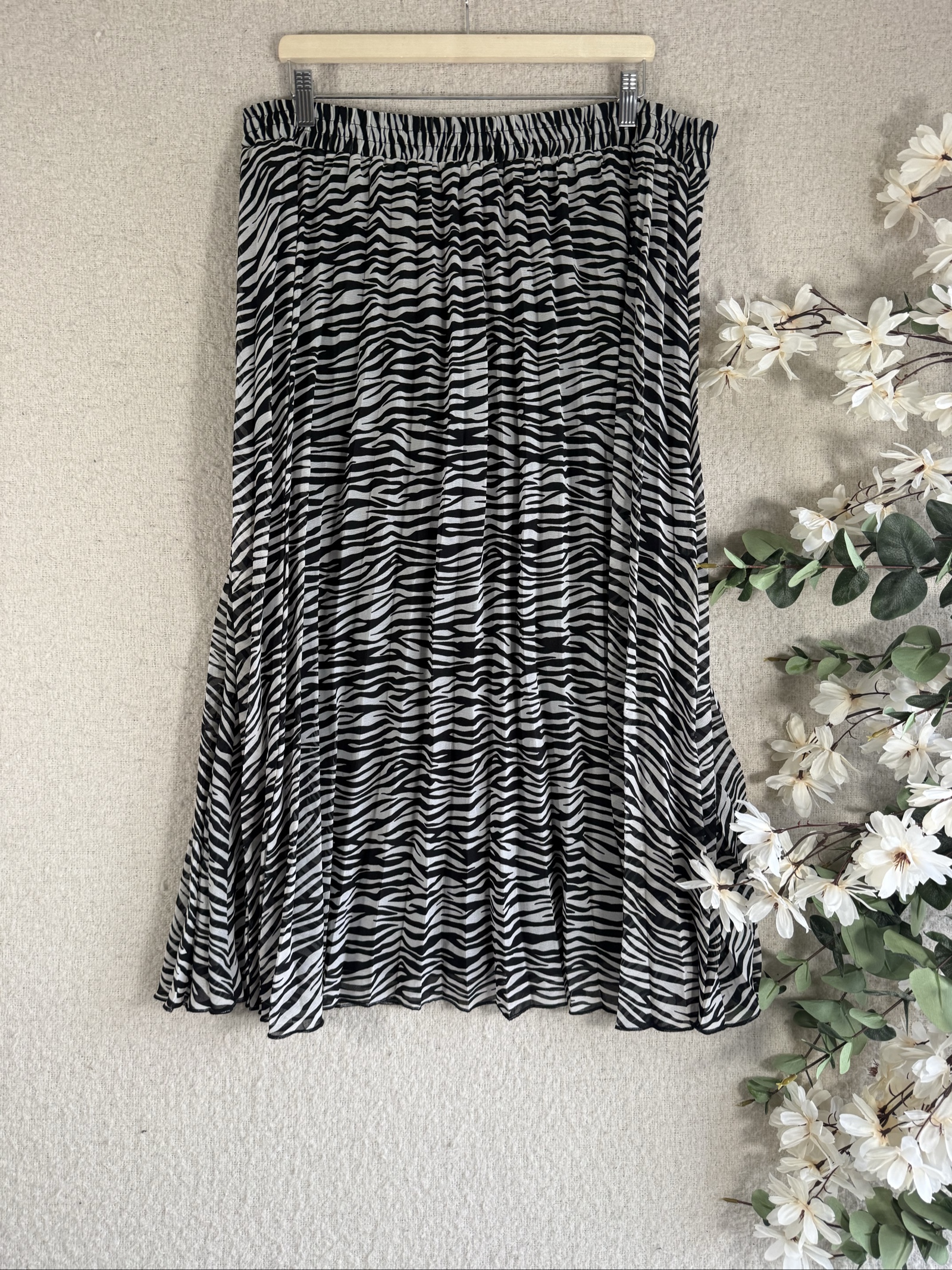 Friends Like These Black & White Zebra Print Pleated Midi Skirt Size 18 Elegant