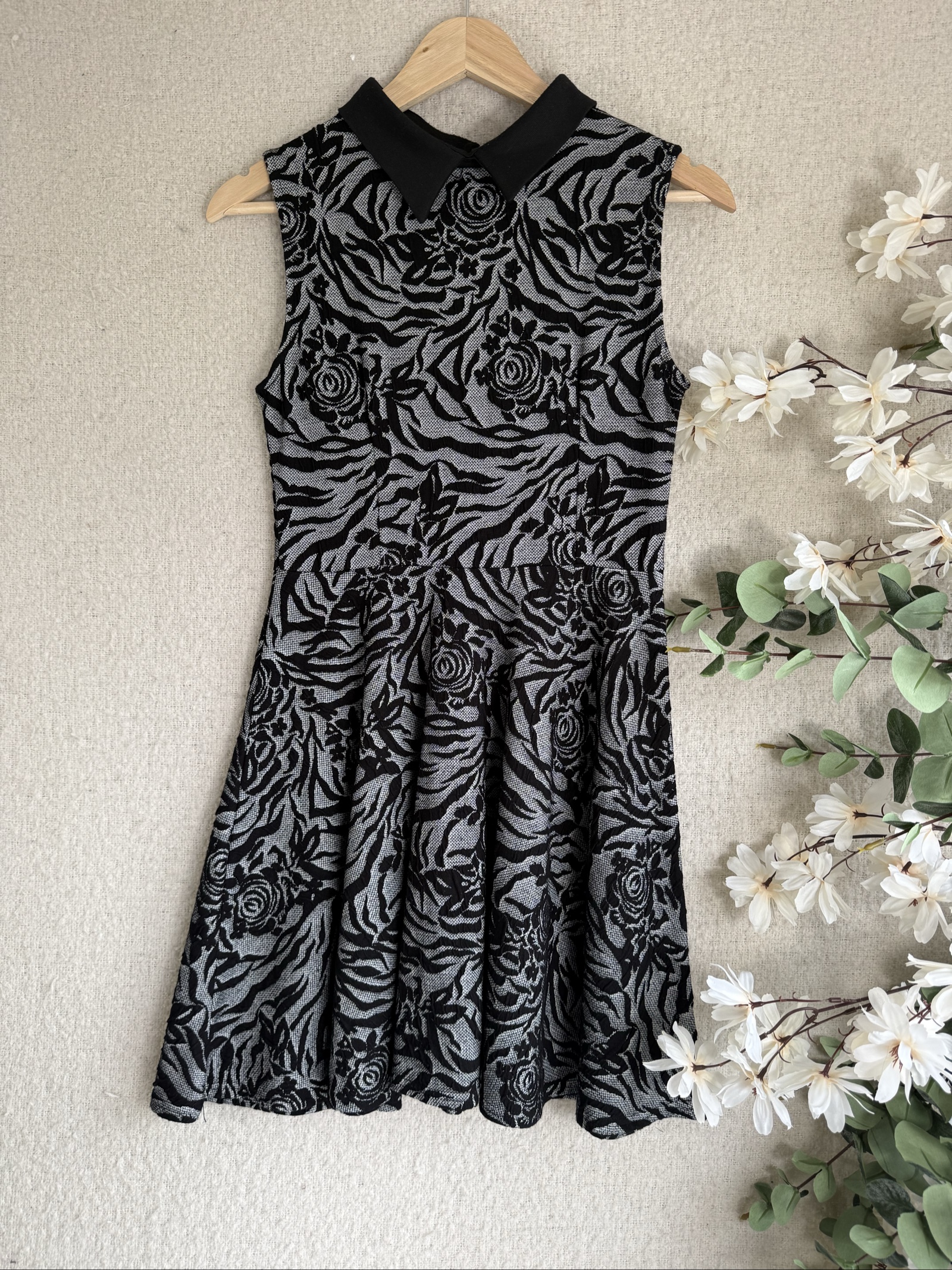 Signature Black & Grey Floral Zebra Print Sleeveless Dress S/M Stylish Chic