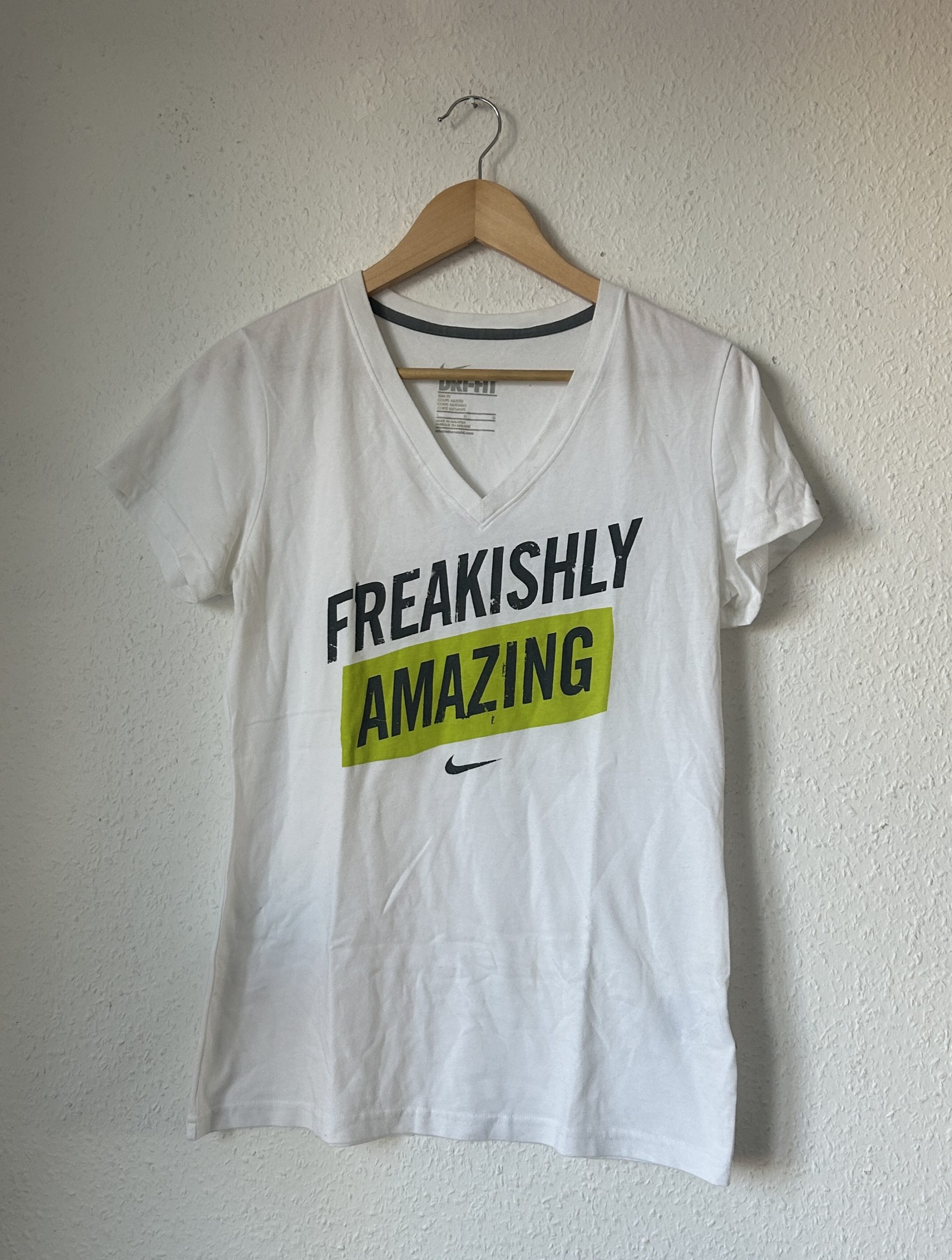 Nike White Dri-Fit Freakishly Amazing V-Neck T-Shirt S - 2155