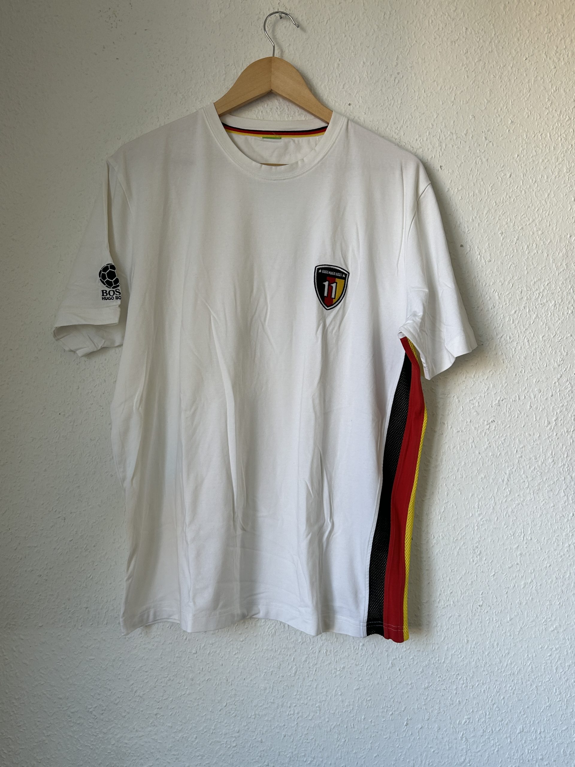 Hugo Boss White & Black & Red Striped T-Shirt M- 2145