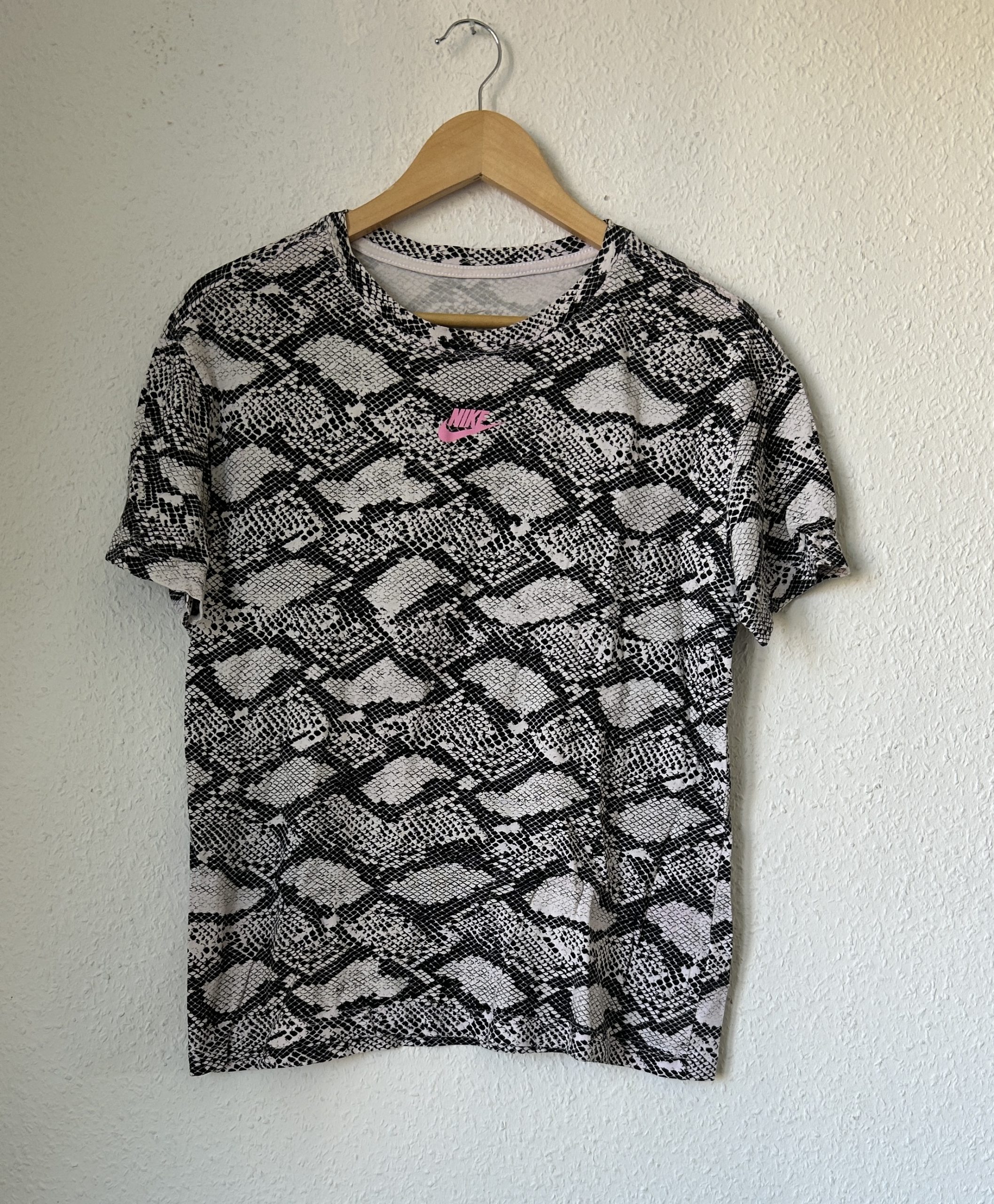 Nike Black & White Snakeskin Print T-Shirt M with Pink Logo -2143