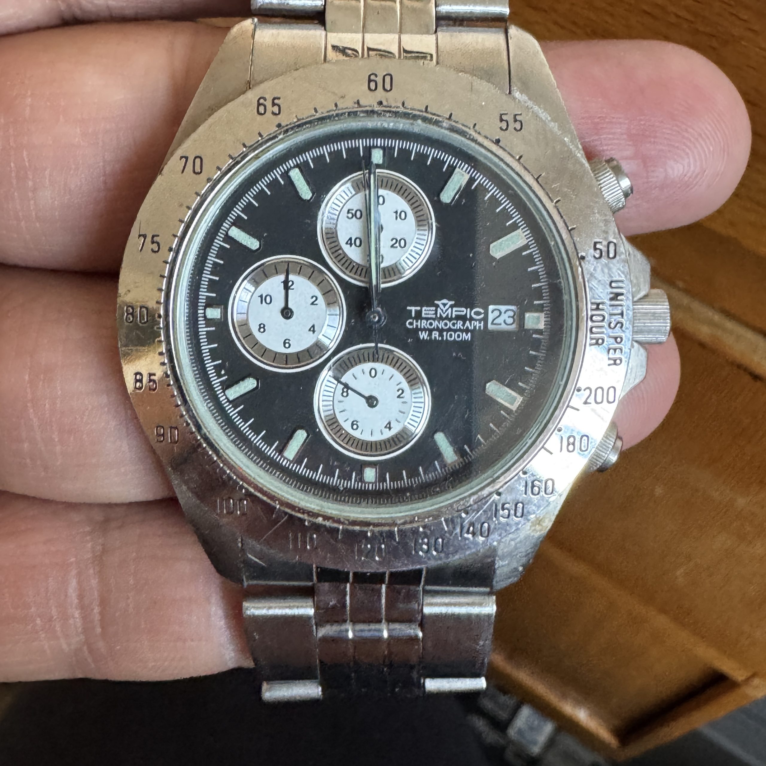 Tempic Silver Tone Chronograph Wrist Watch Black Dial- muss batterie gewechselt werden