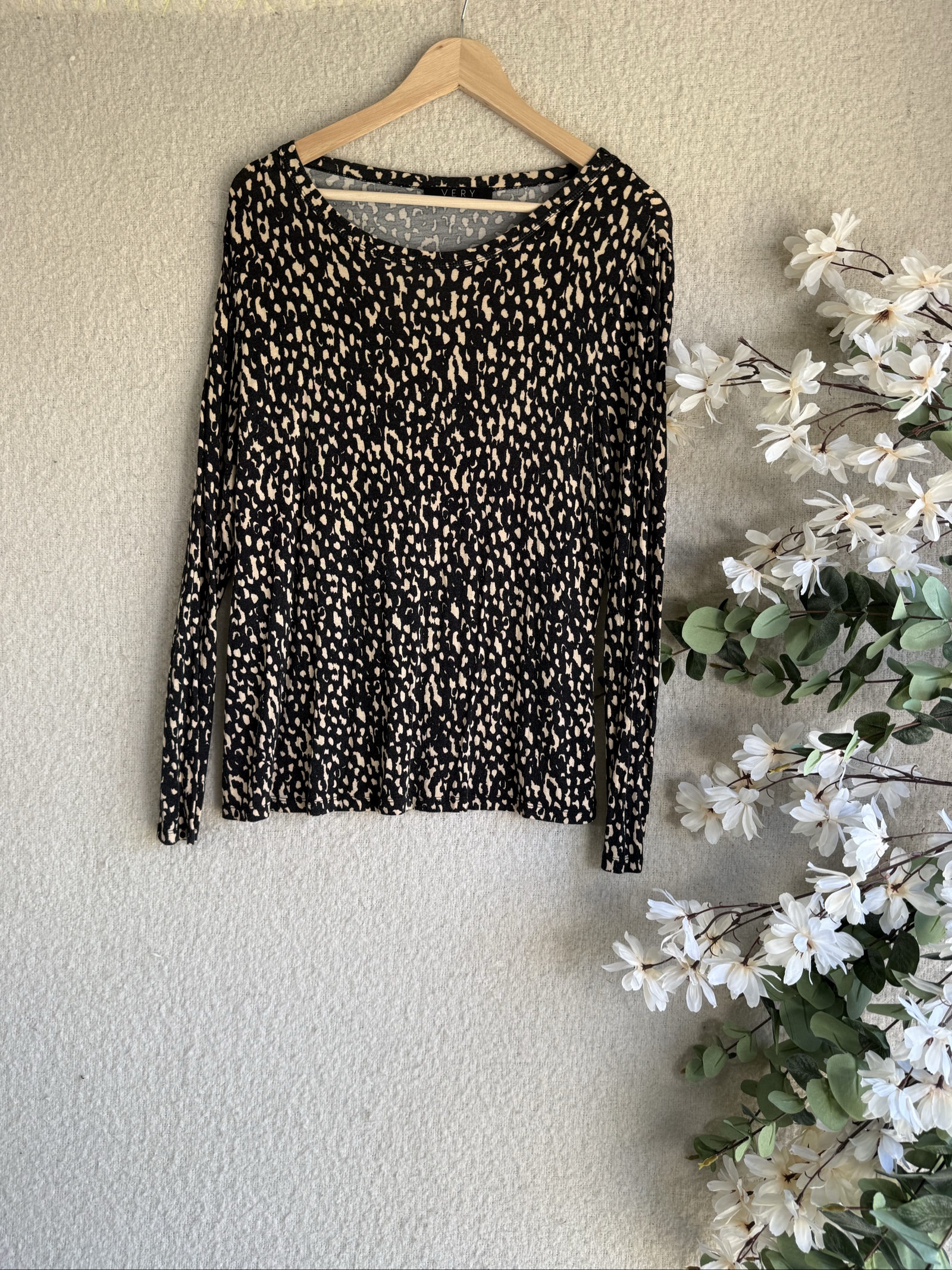 Very Black & Beige Animal Print Long Sleeve Top Size 16 Stylish Casual Wear
