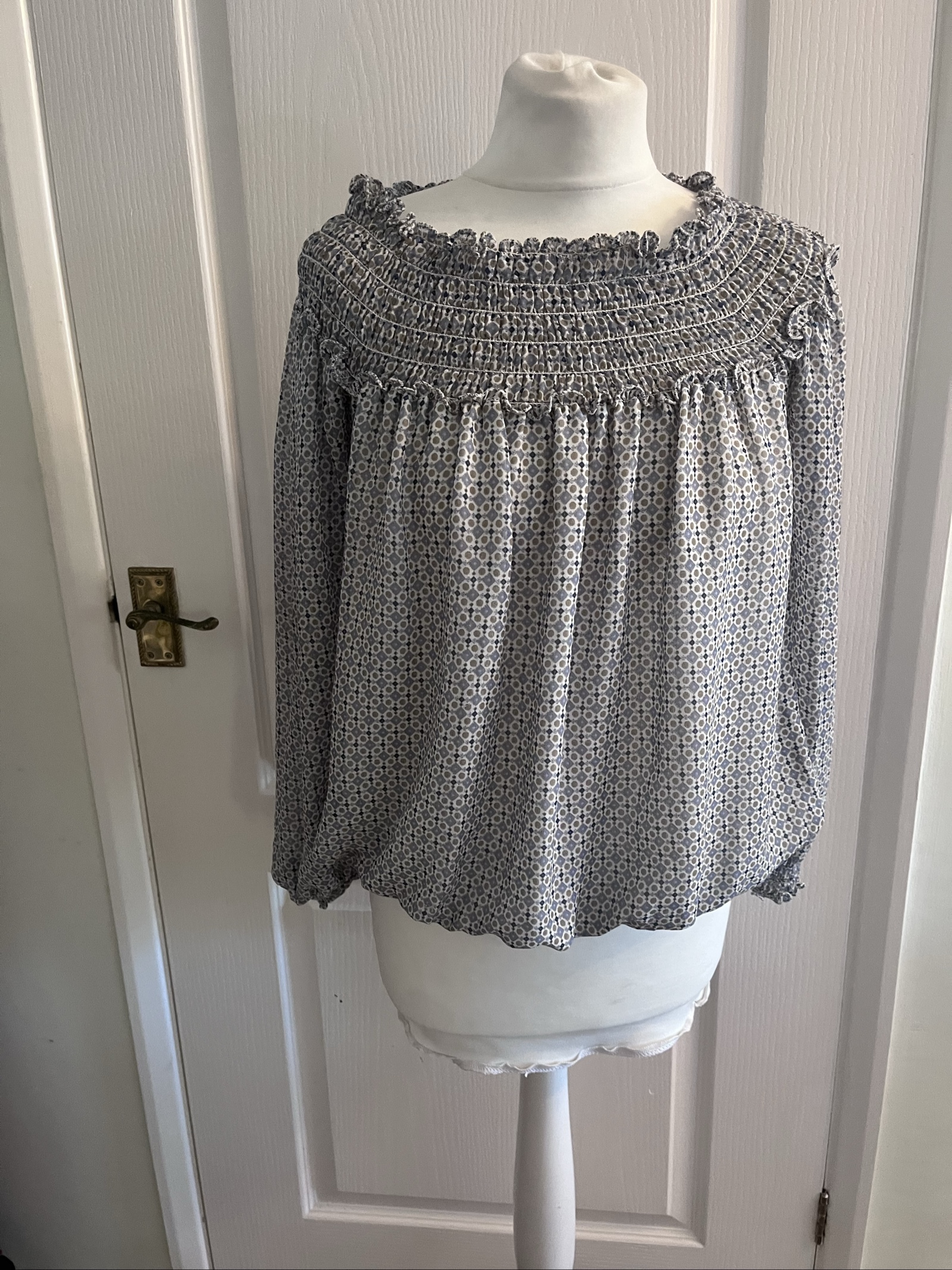 Smocked Neck Blue &Max Mara Studio blue Beige Patterned Blouse 100% Polyester Medium