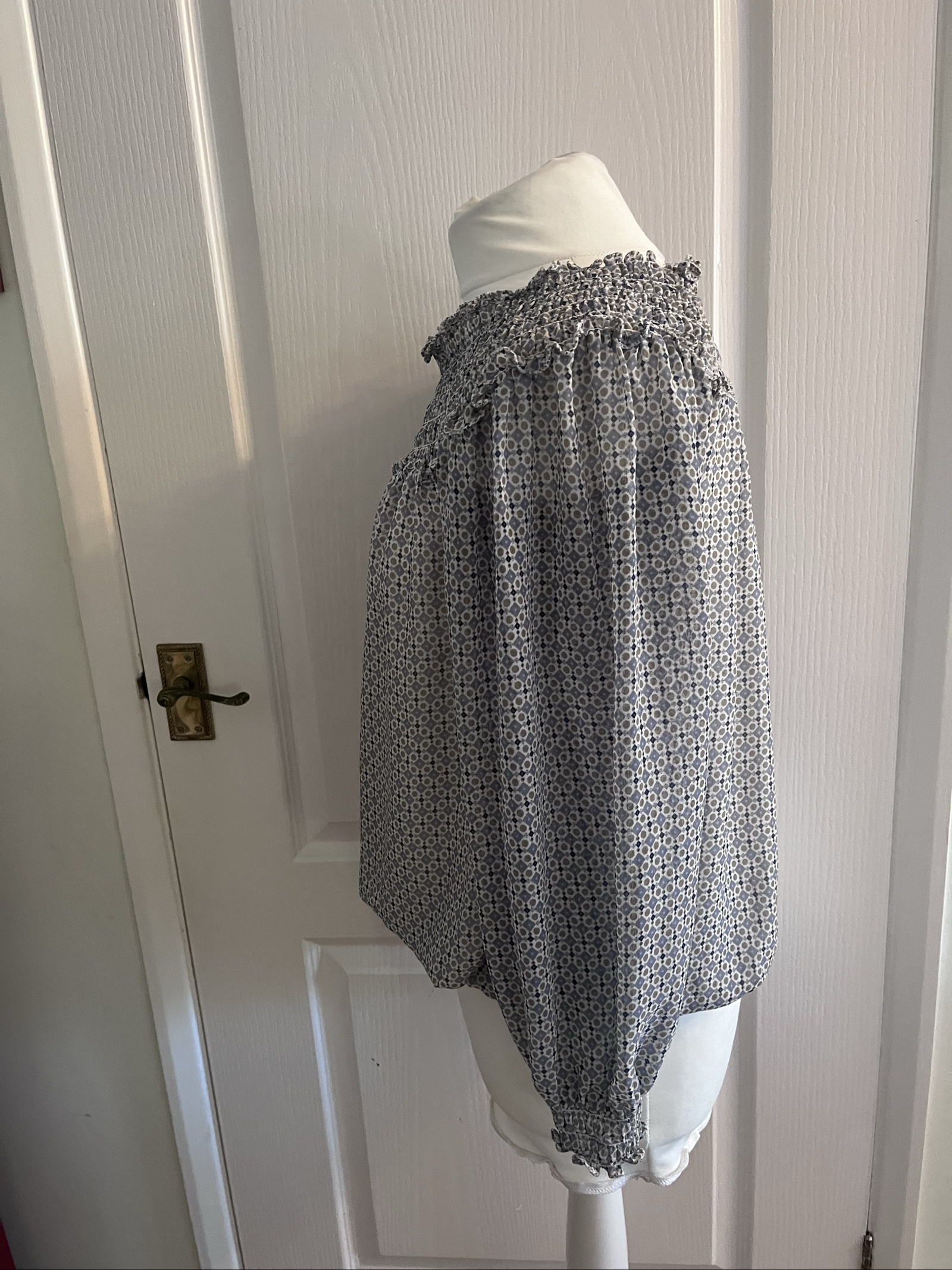 Smocked Neck Blue &Max Mara Studio blue Beige Patterned Blouse 100% Polyester Medium image 3
