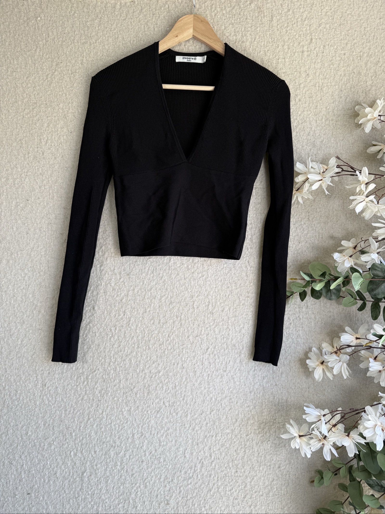 Sweewe Black Ribbed V-Neck Viscose Polyamide Crop Top Small Chic Layering