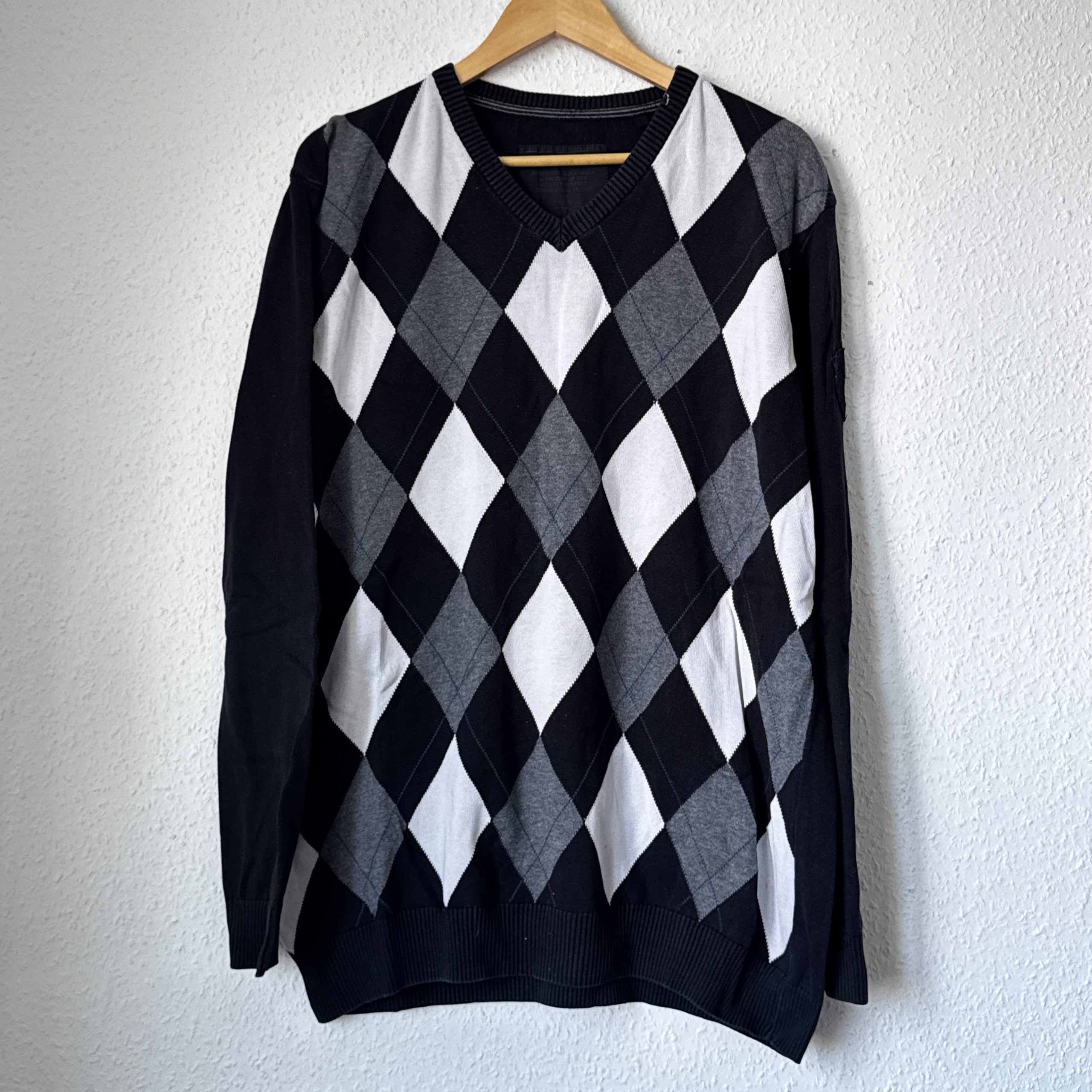 Unbranded Black & Grey & White Argyle Knit V-Neck Sweater M 2272