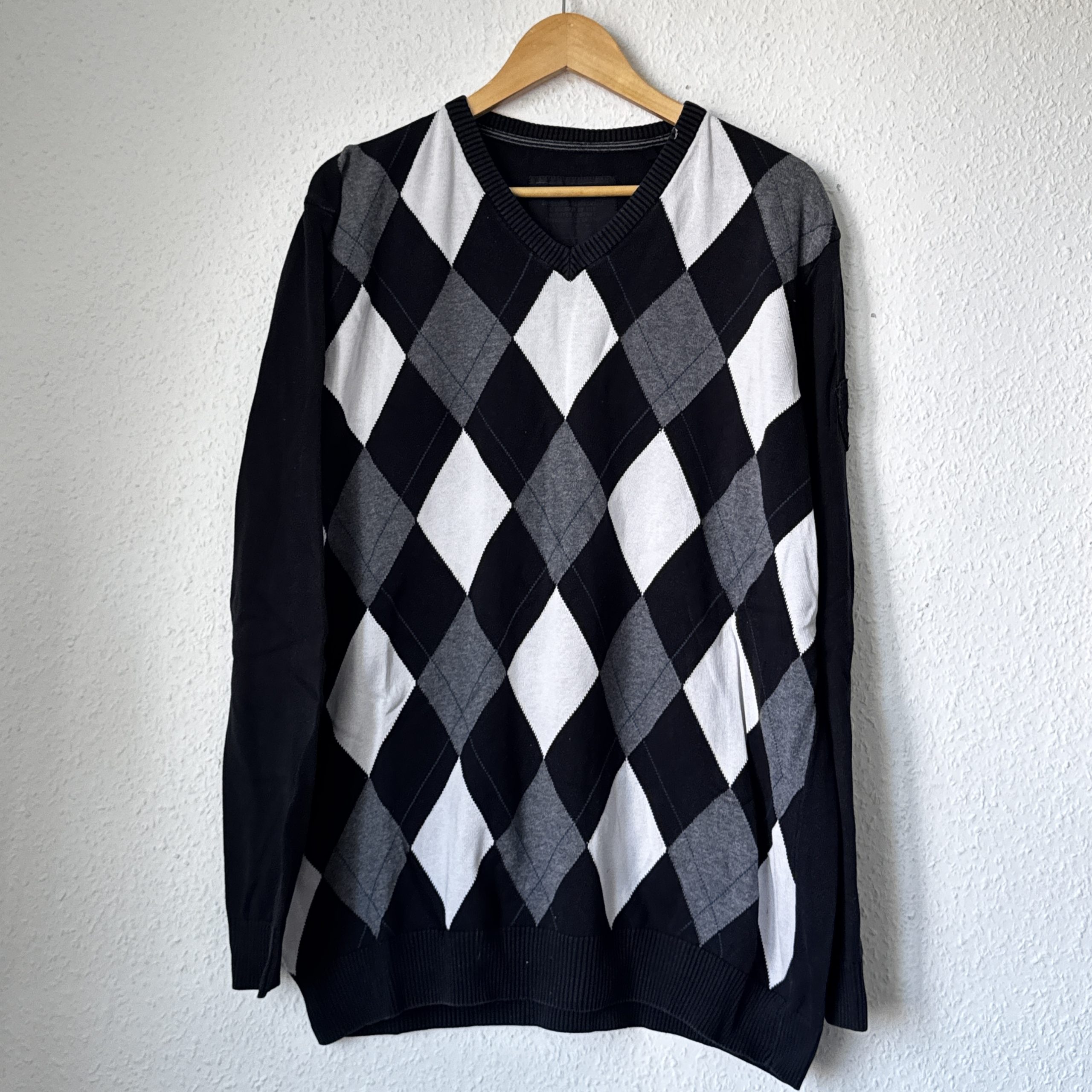 Unbranded Black & Grey & White Argyle Knit V-Neck Sweater M 2272 image 2