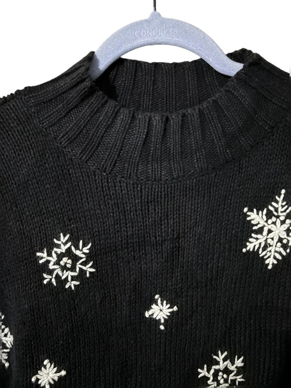 Vintage Christmas Sweater - heavy Knitted - Hand Crocheted image 4