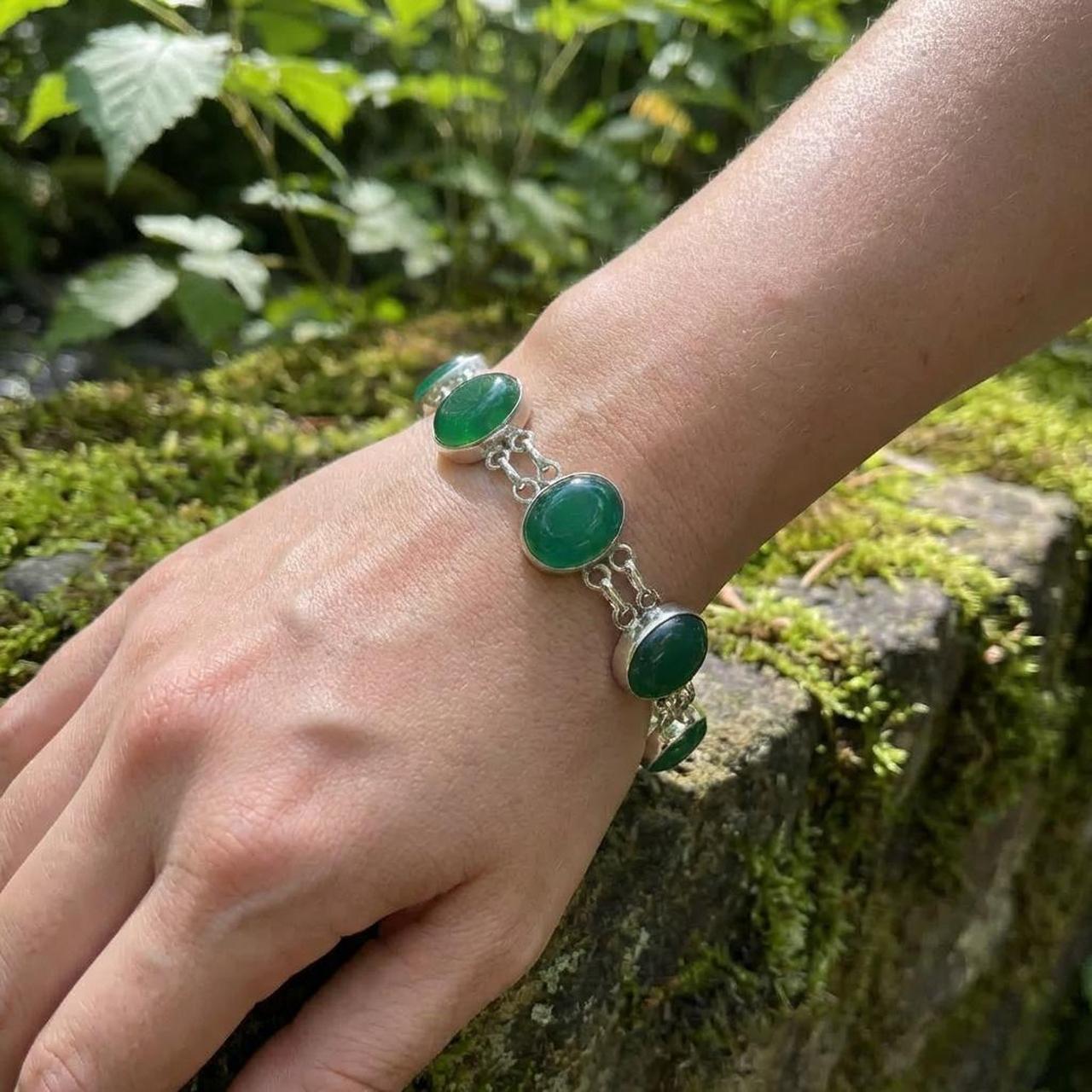 Green onyx bracelet with metal chain, crafted from natural gemstone