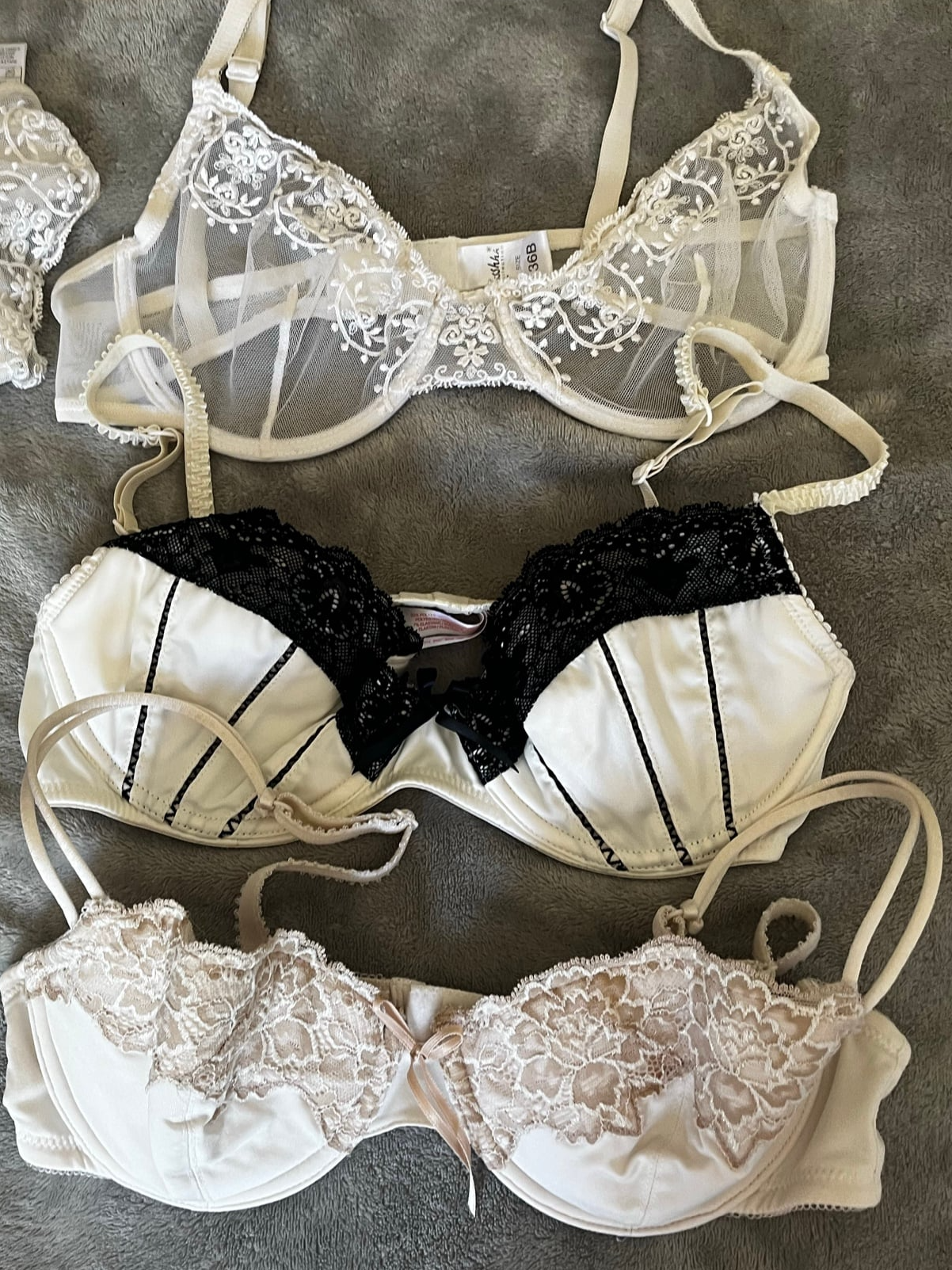 Mixed Brands White & Black Lace Bras 36B Y2K Vintage