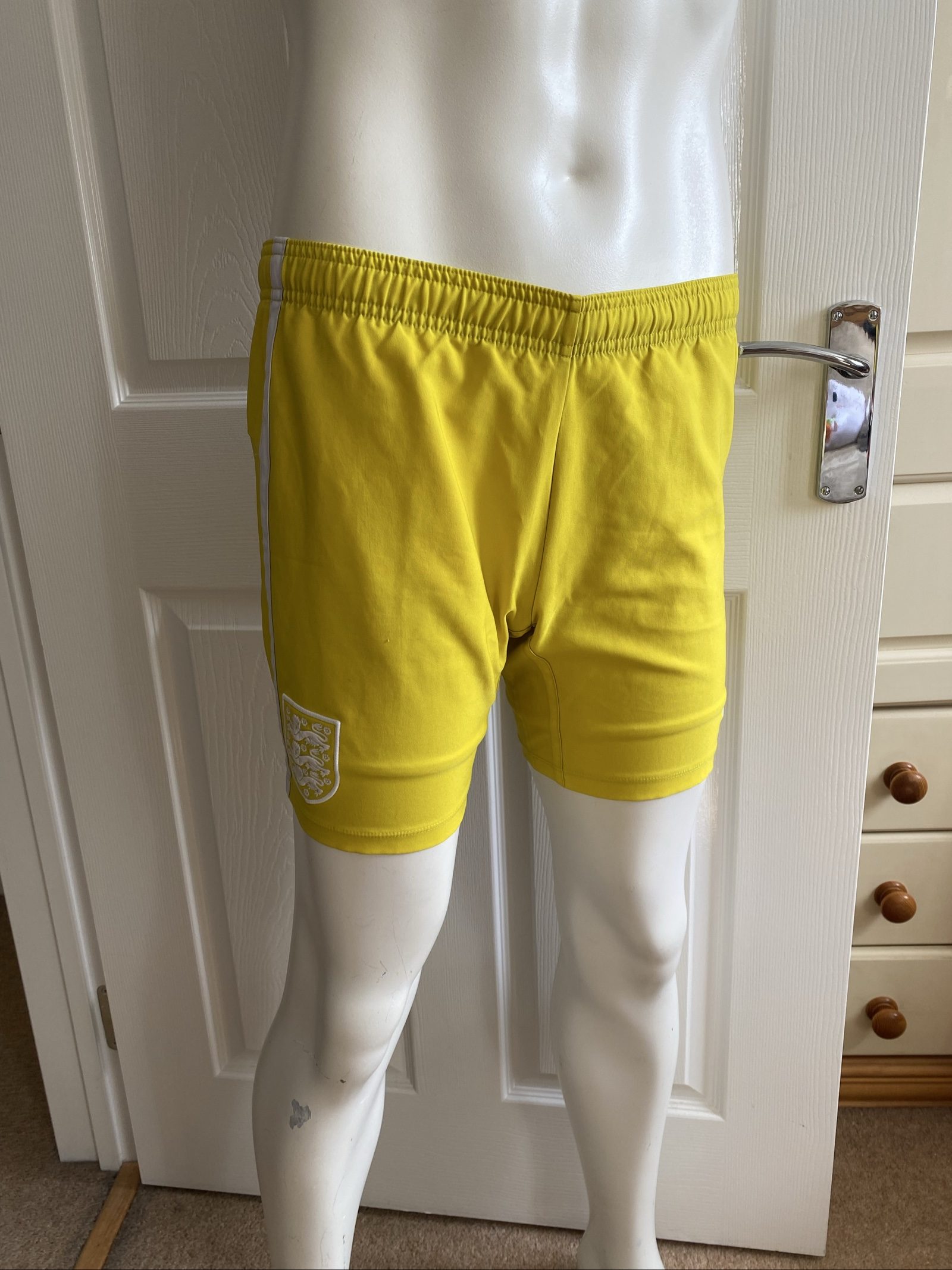 England Umbro Yellow Football Shorts, 2010 - Size XLB