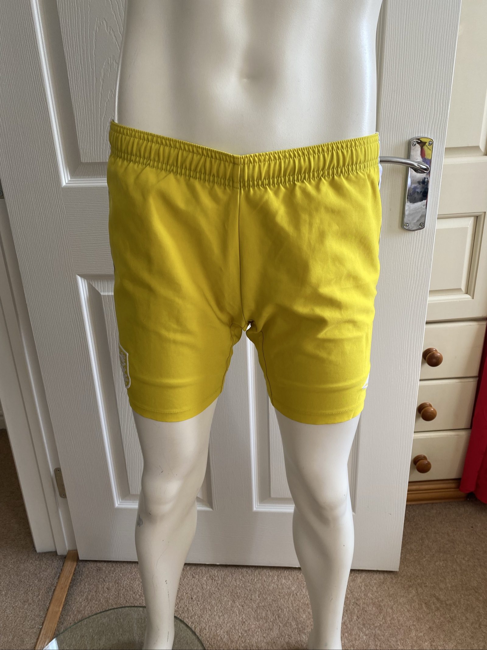 England Umbro Yellow Football Shorts, 2010 - Size XLB image 2