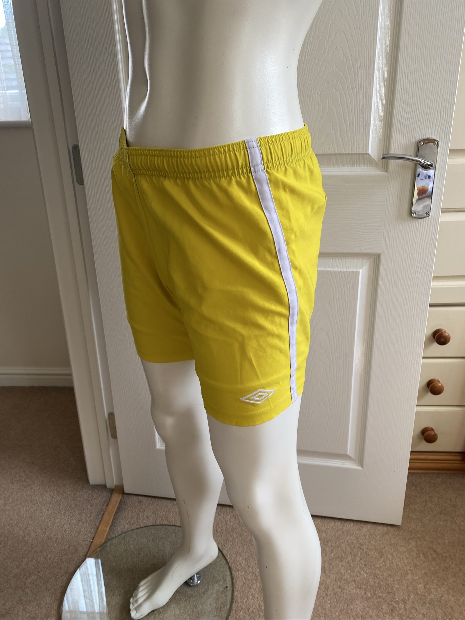 England Umbro Yellow Football Shorts, 2010 - Size XLB image 3