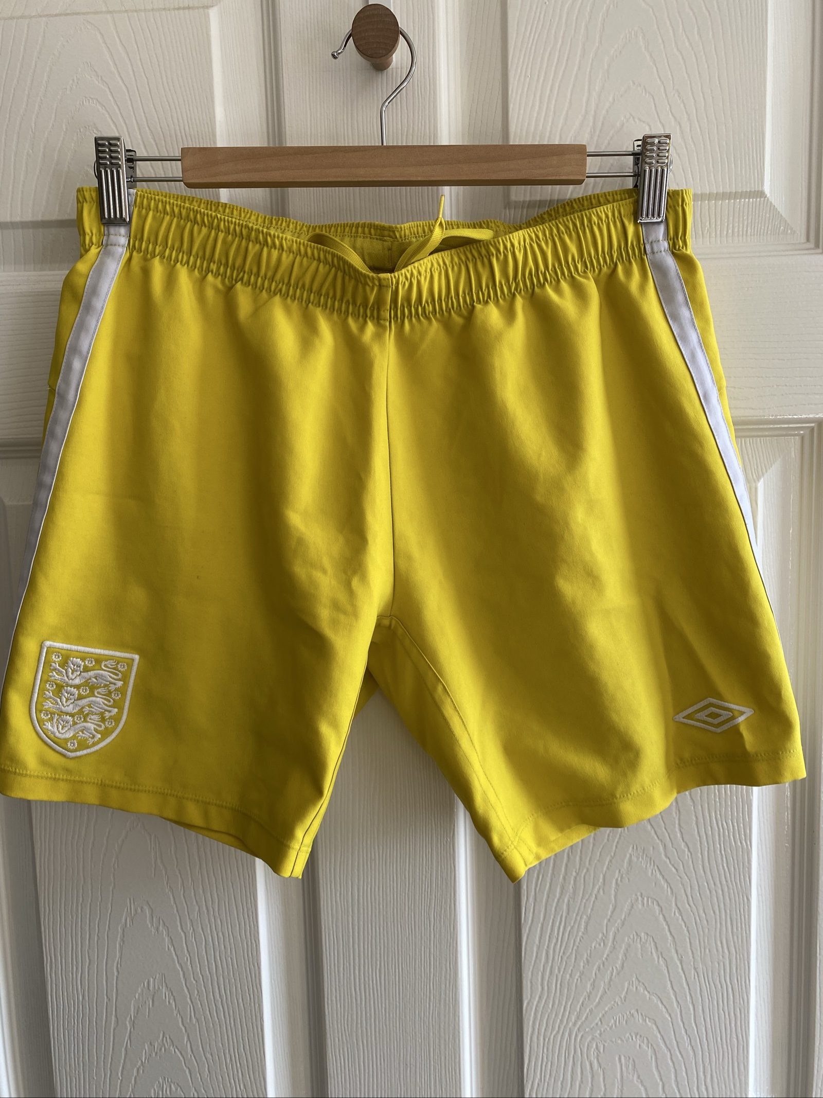England Umbro Yellow Football Shorts, 2010 - Size XLB image 7