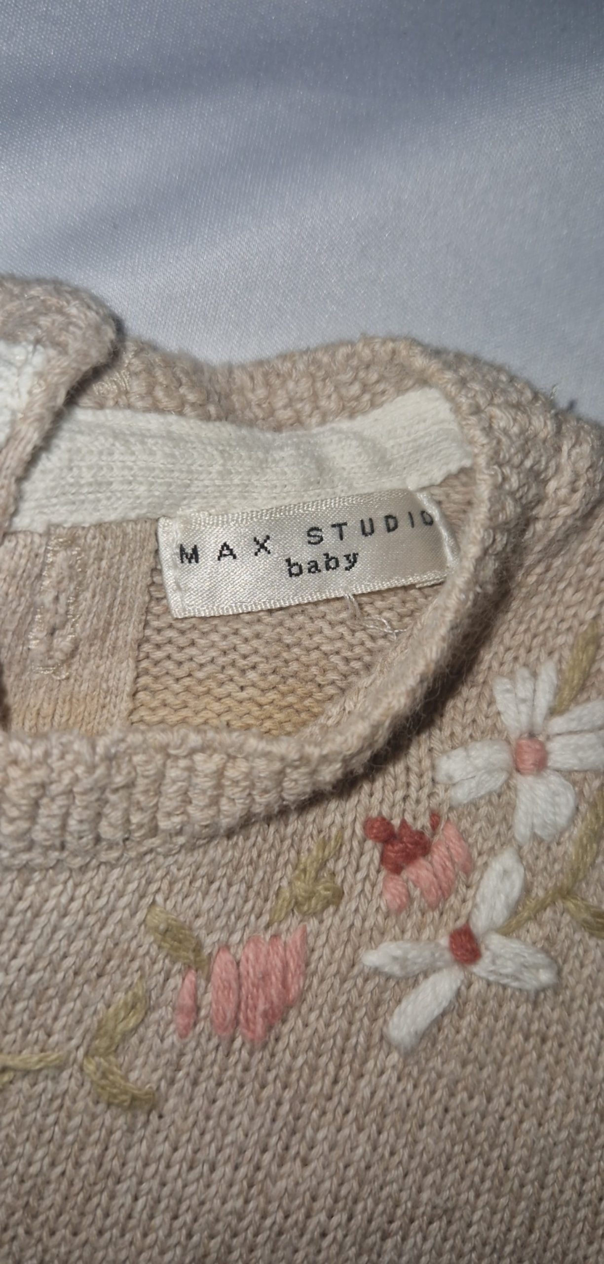 Max Studio Baby Beige Knitted Sweater with Floral Embroidery