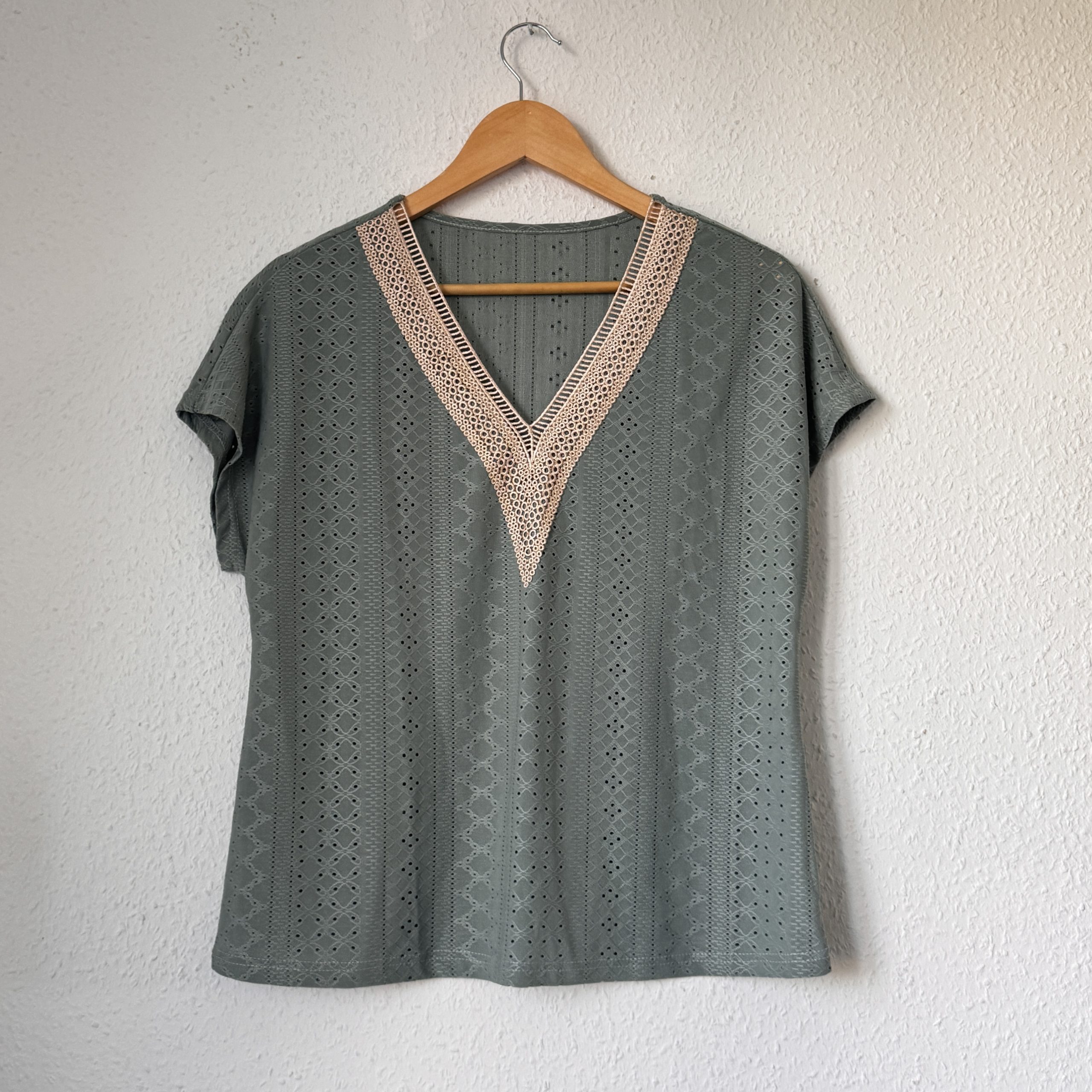 Green Eyelet Knit Top Medium with Lace V-Neck Detail 2354 image 2