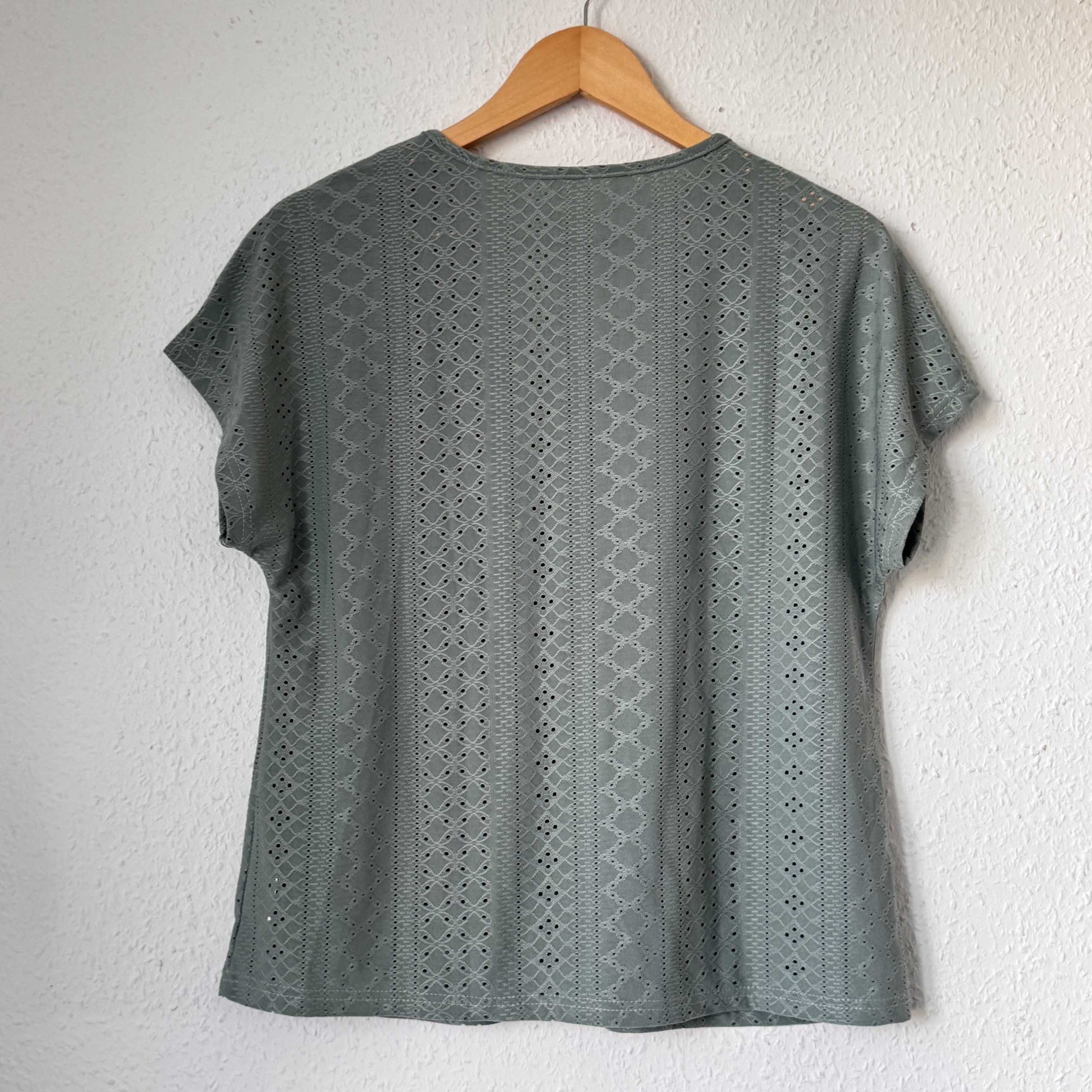 Green Eyelet Knit Top Medium with Lace V-Neck Detail 2354 image 6