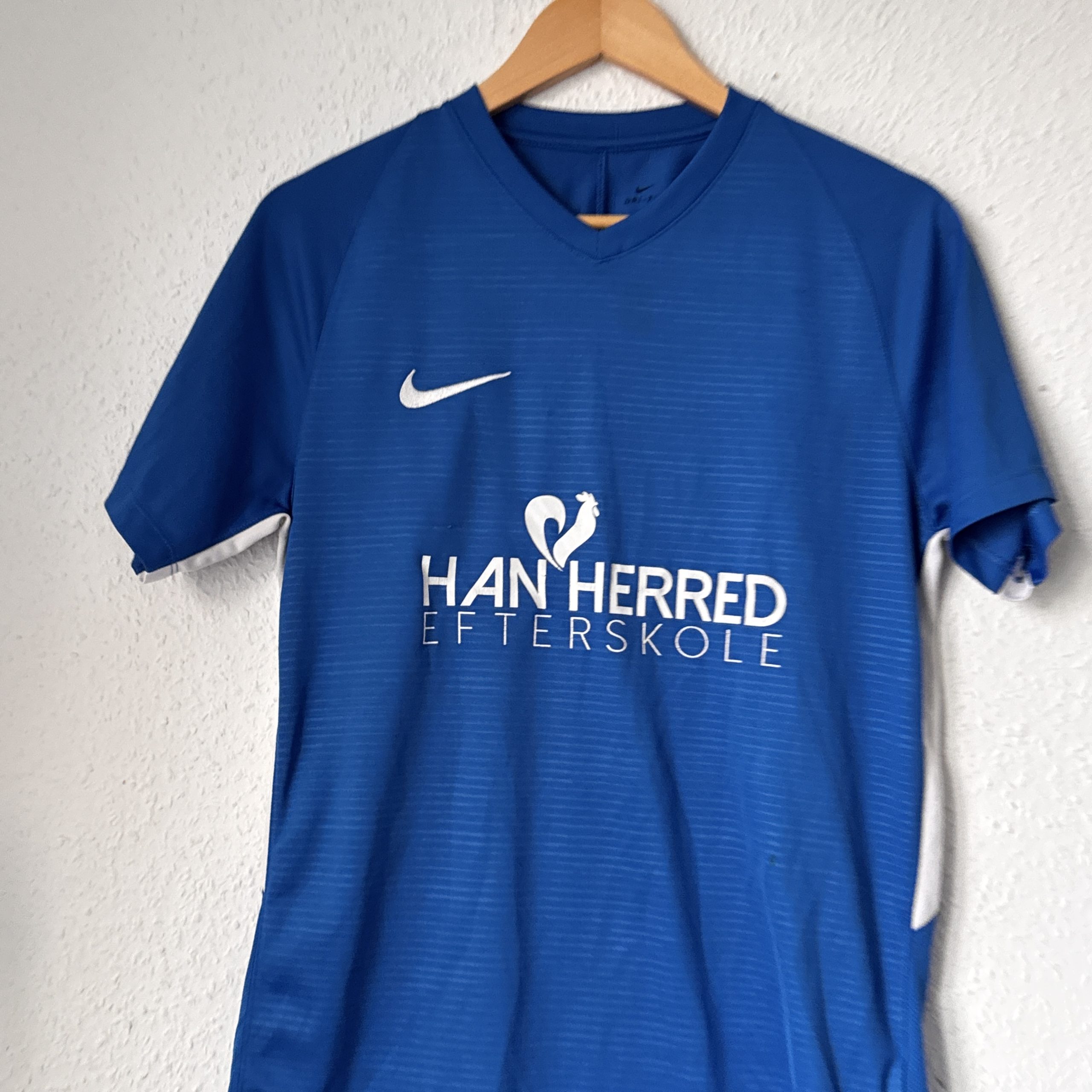 Nike Blue Football Shirt Medium Dri-Fit Han Herred Efterskole 2365 image 3