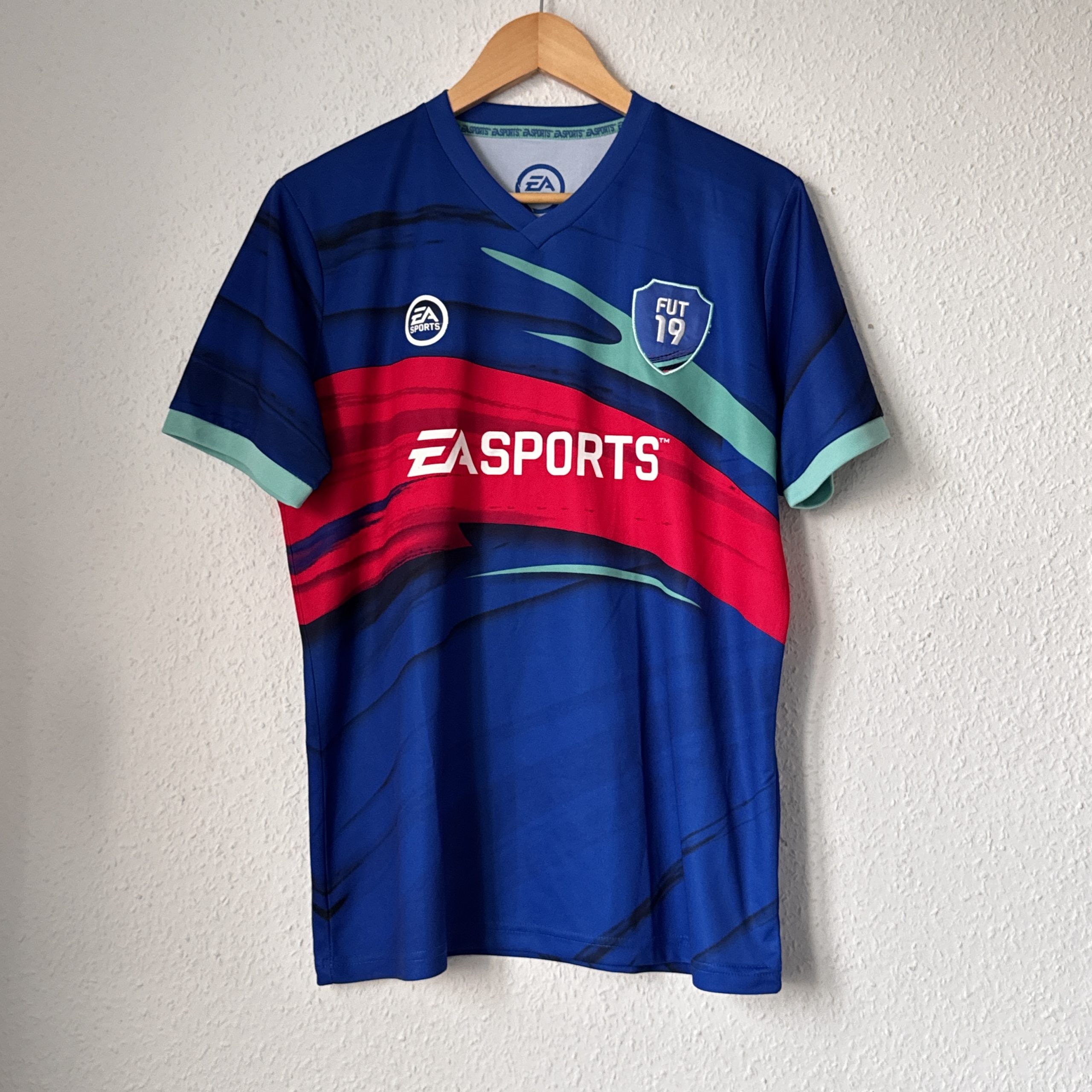 EA Sports Blue & Red FUT 19 Football Jersey Medium 2366