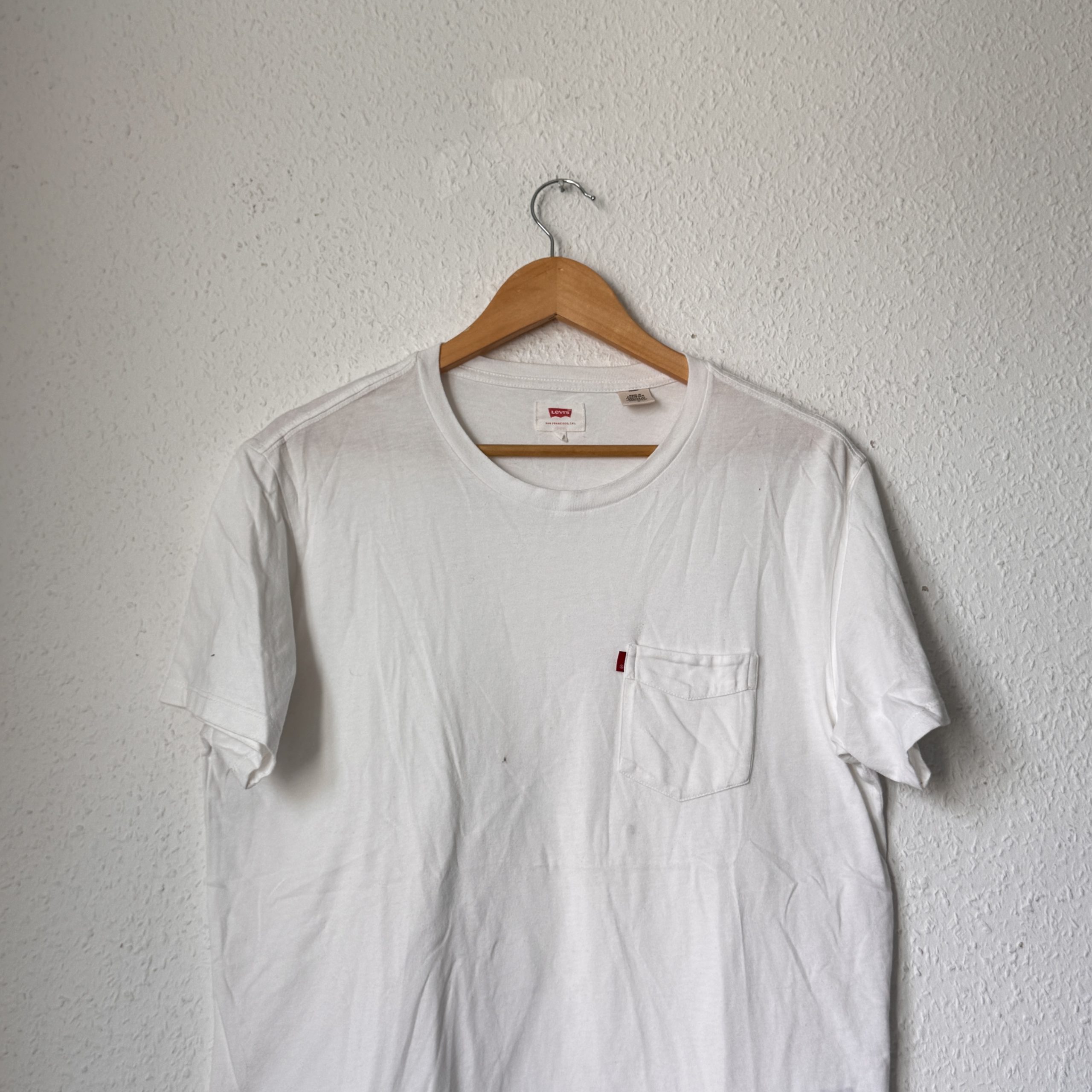 Levi's White Pocket T-Shirt Medium with Minor Marks 2453 image 2