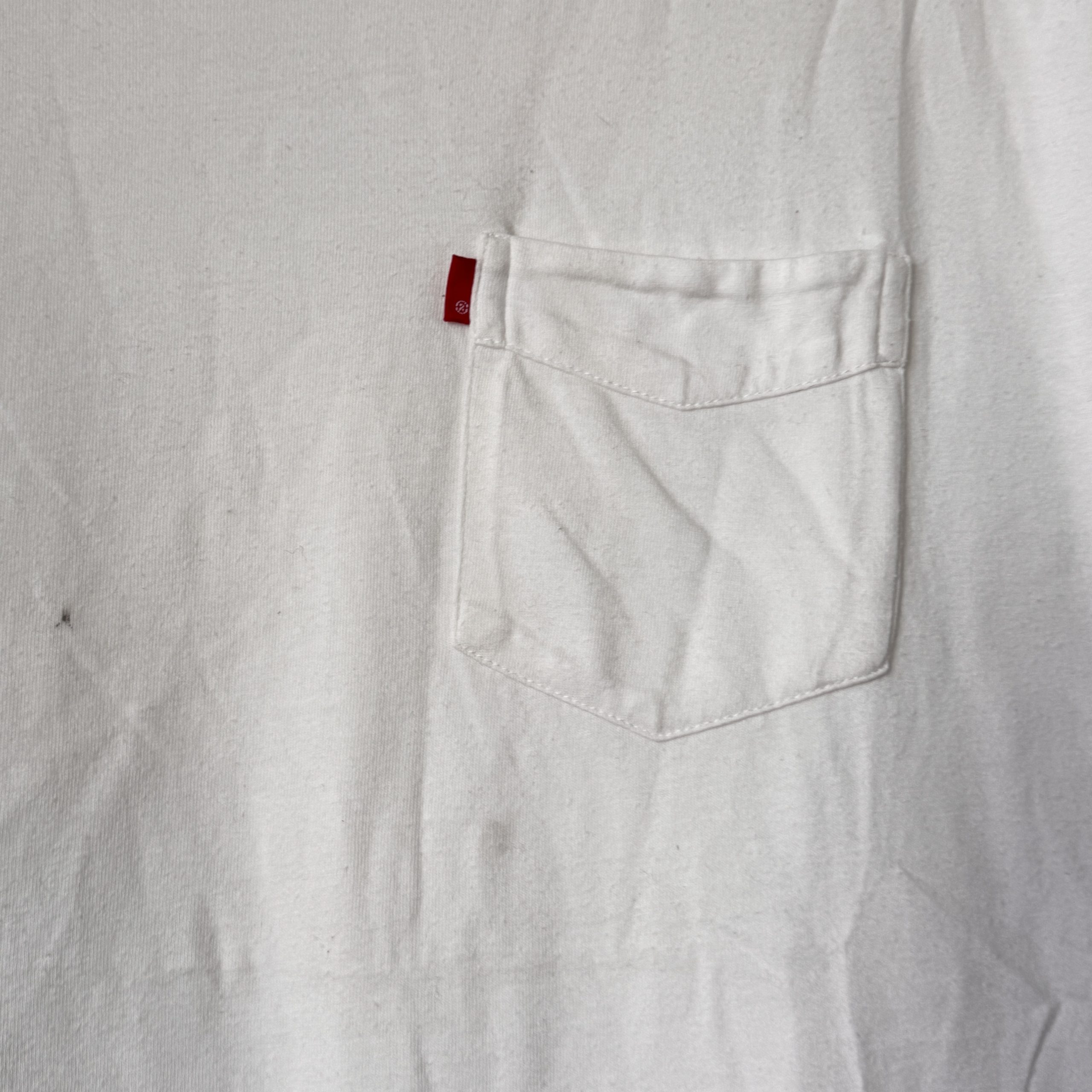 Levi's White Pocket T-Shirt Medium with Minor Marks 2453 image 3