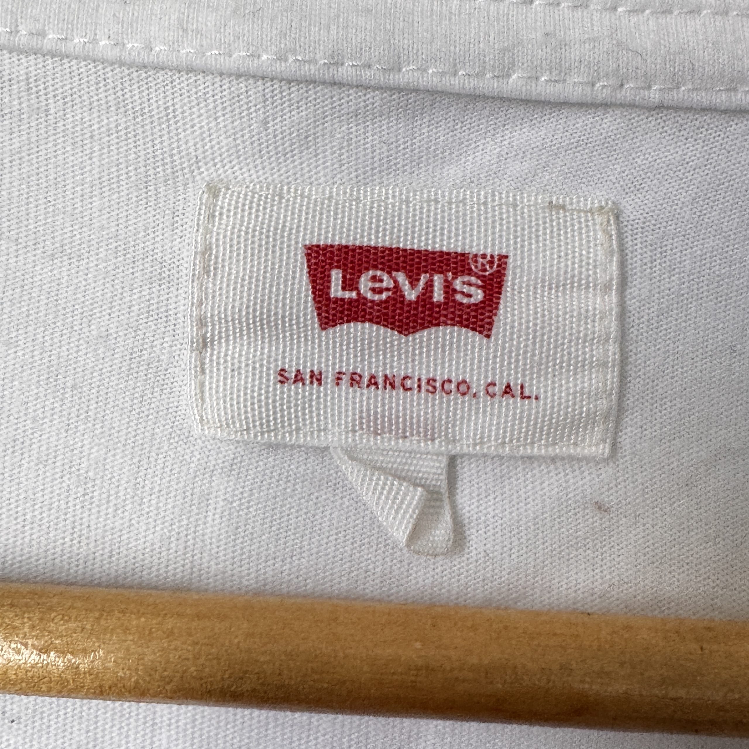 Levi's White Pocket T-Shirt Medium with Minor Marks 2453 image 4
