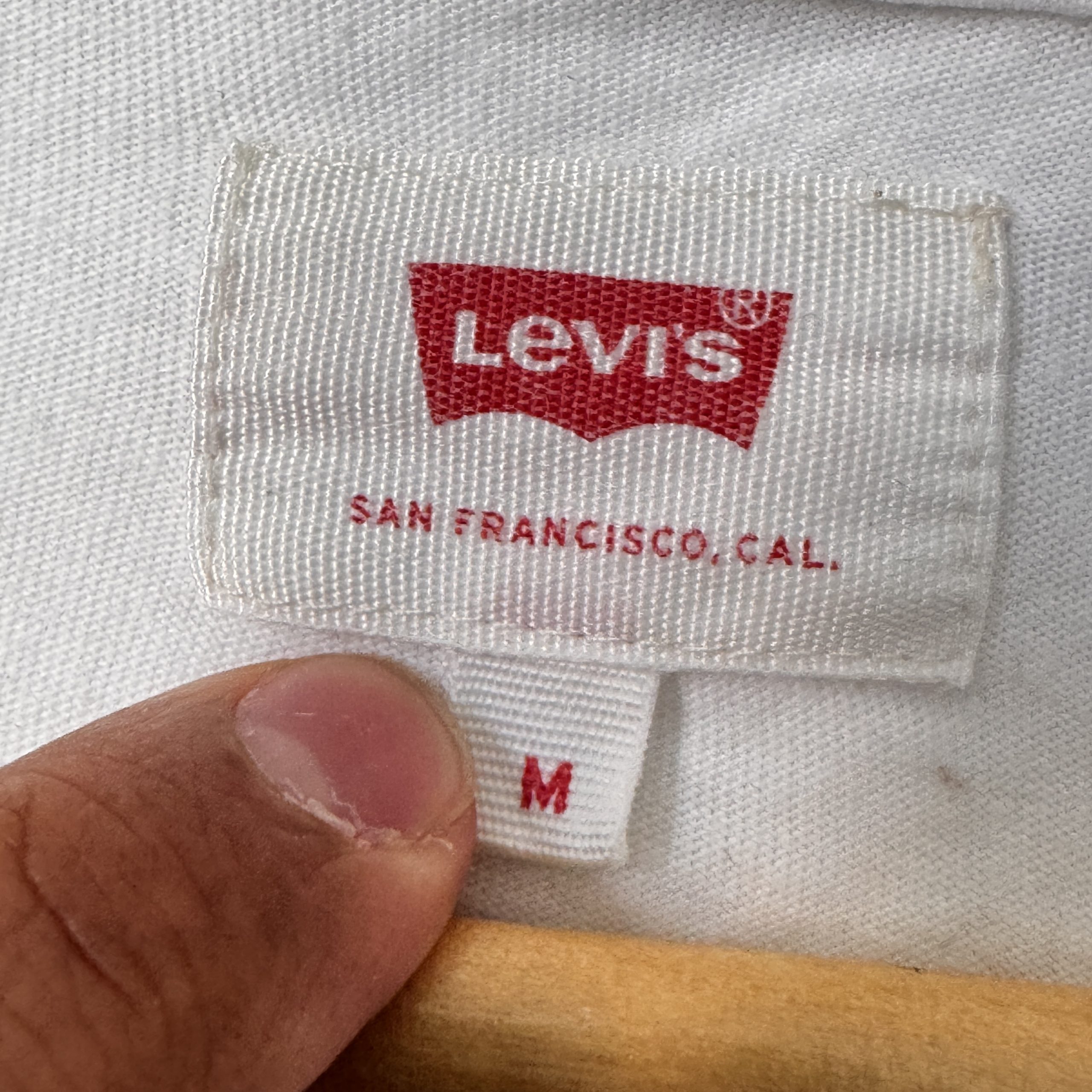 Levi's White Pocket T-Shirt Medium with Minor Marks 2453 image 5