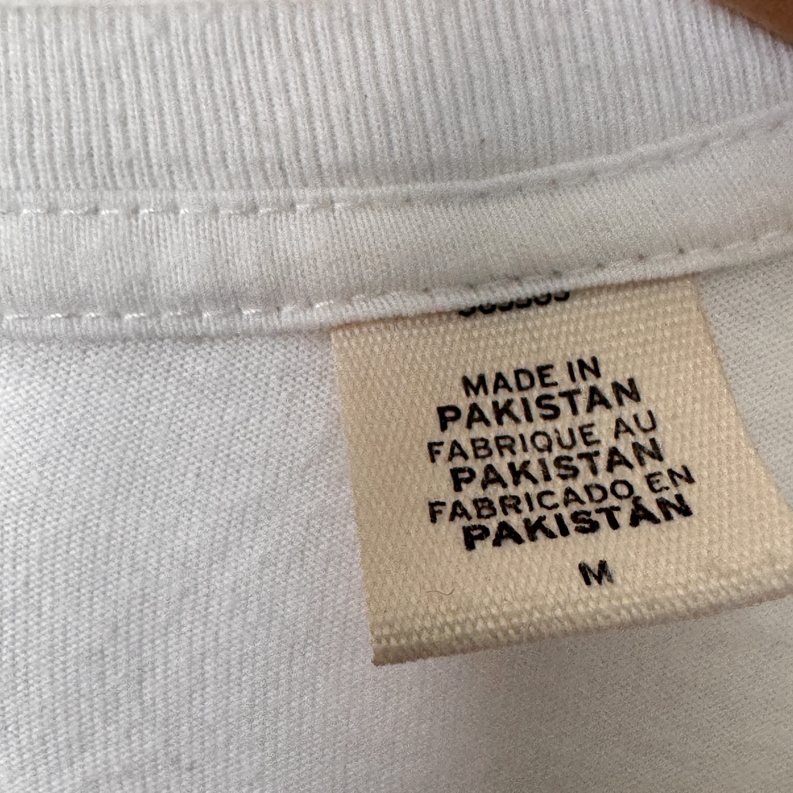 Levi's White Pocket T-Shirt Medium with Minor Marks 2453 image 6