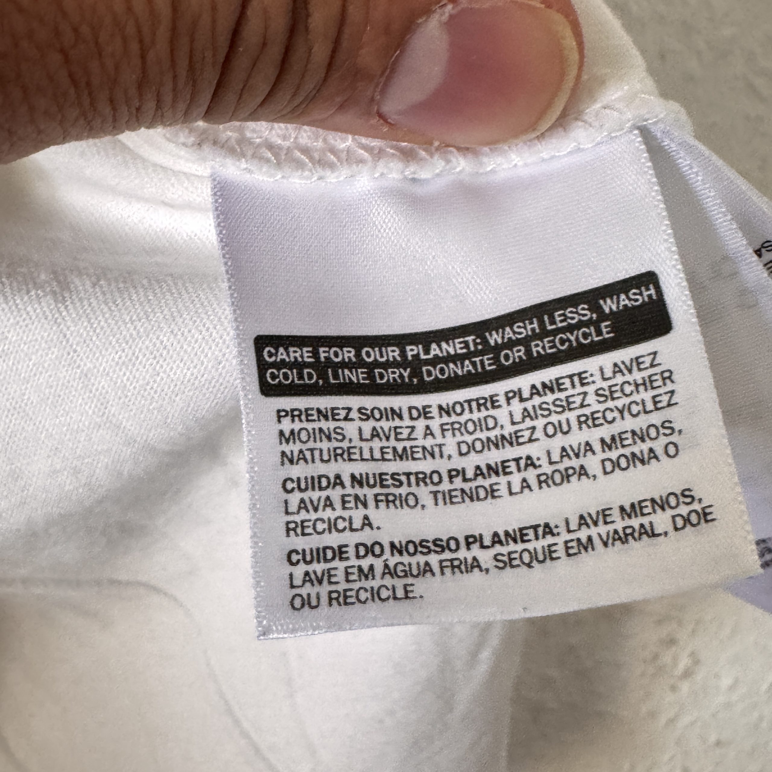 Levi's White Pocket T-Shirt Medium with Minor Marks 2453 image 8