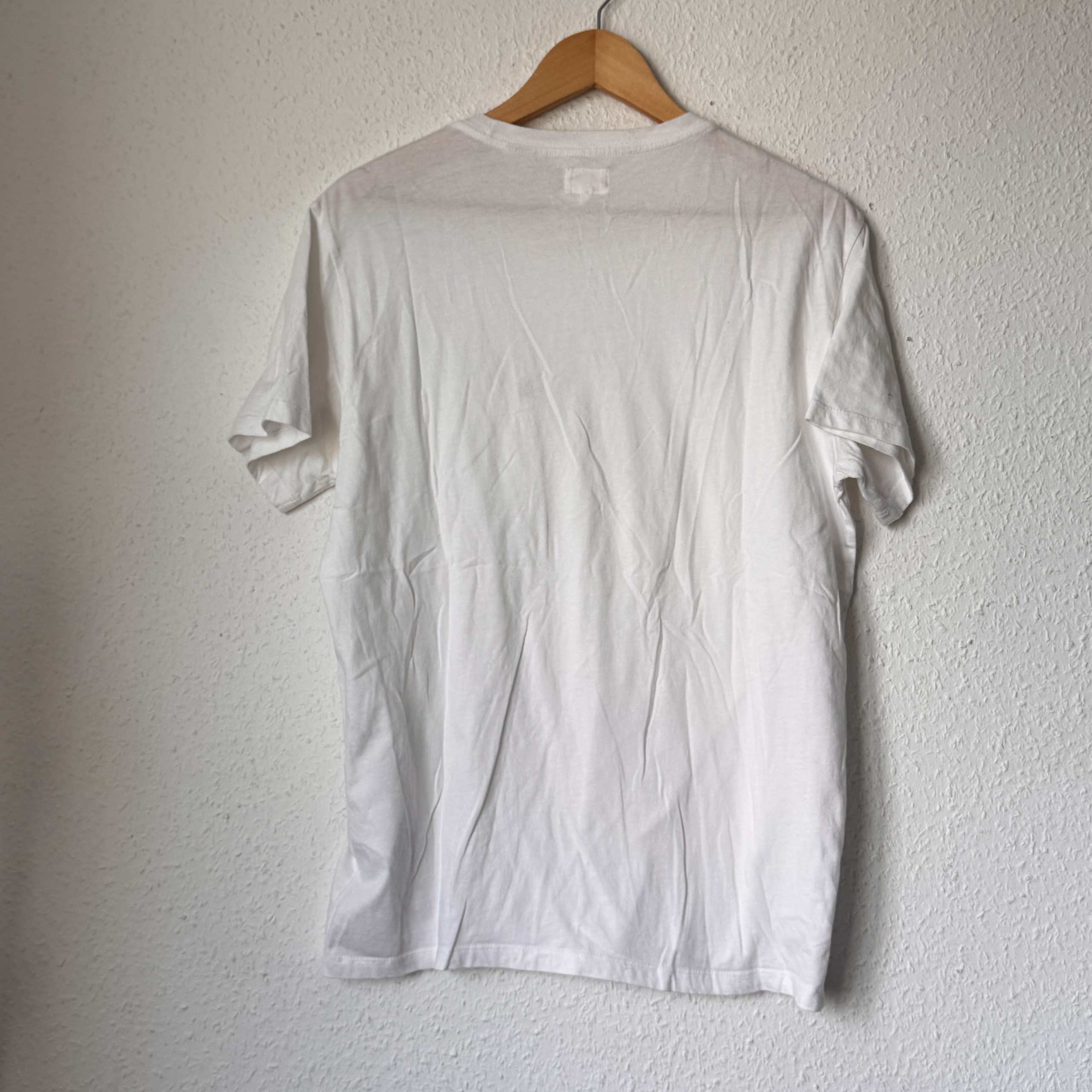 Levi's White Pocket T-Shirt Medium with Minor Marks 2453 image 9