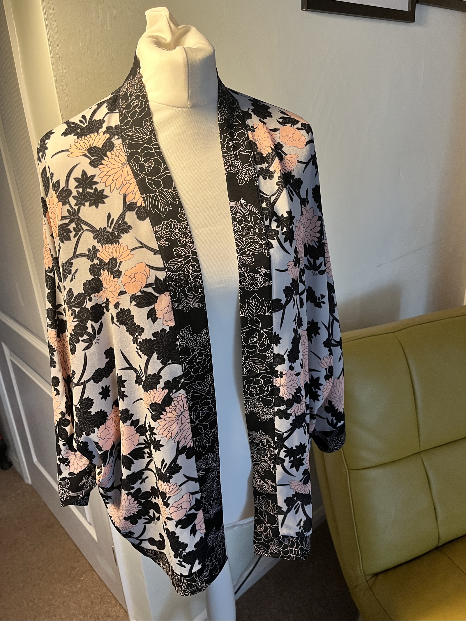 Oasis Black & Pink Floral Kimono Jacket UK 12
