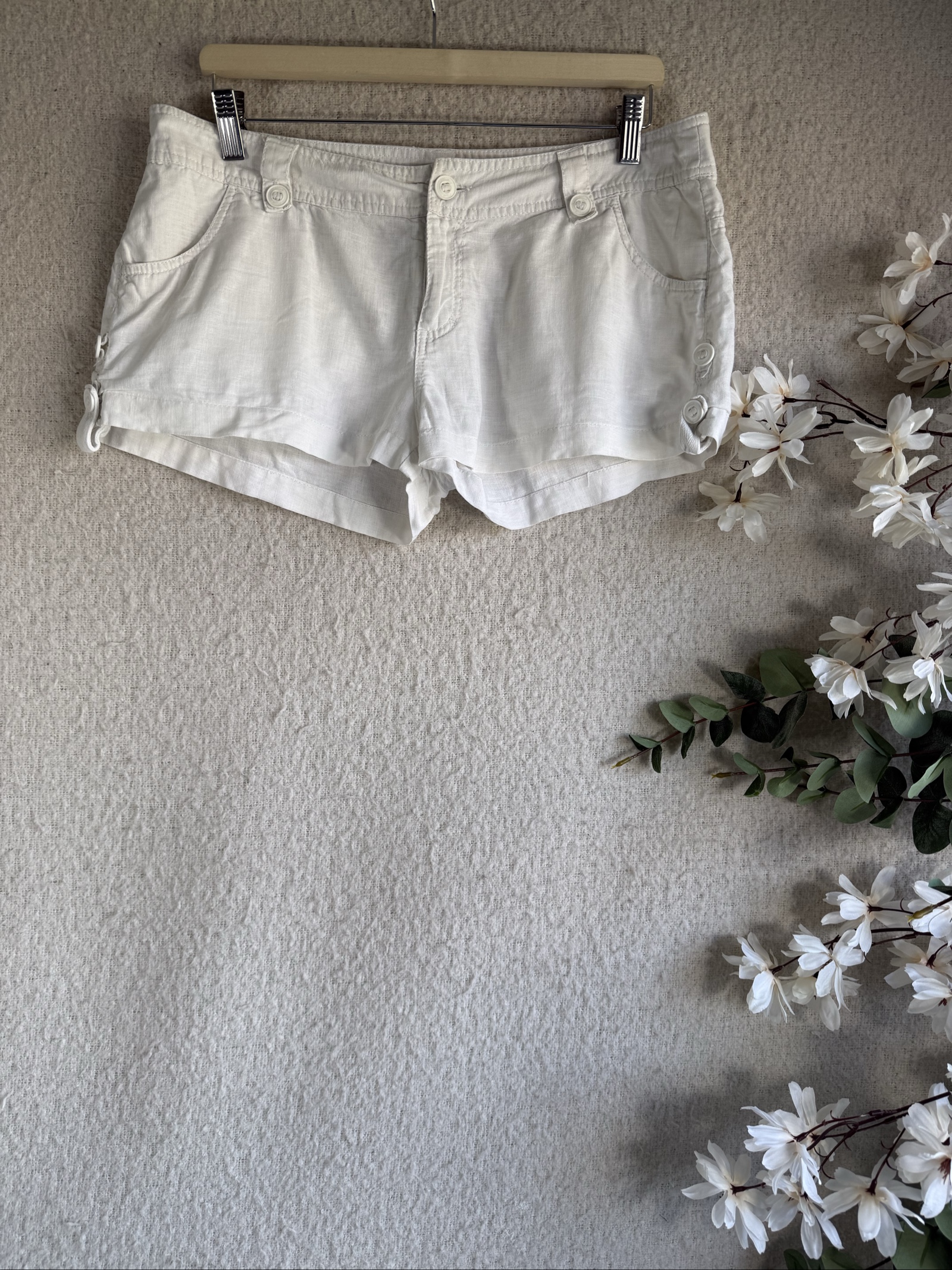 Hooch White Linen Cotton Blend Shorts Size 32 Stylish Summer Button Detail