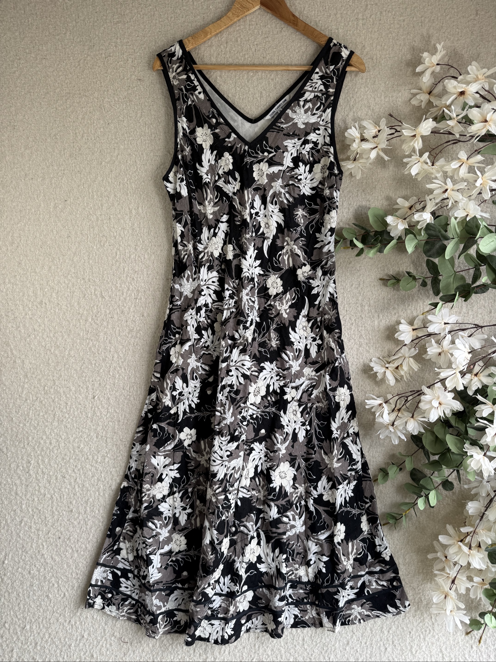 Store Twenty One Black & White Floral Cotton Dress Size 16 Sleeveless Summer